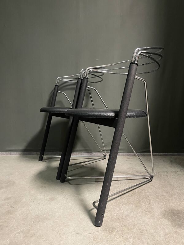 Une paire de chaises de bureau/chaises d'appoint « Post Modern » des années 1980.