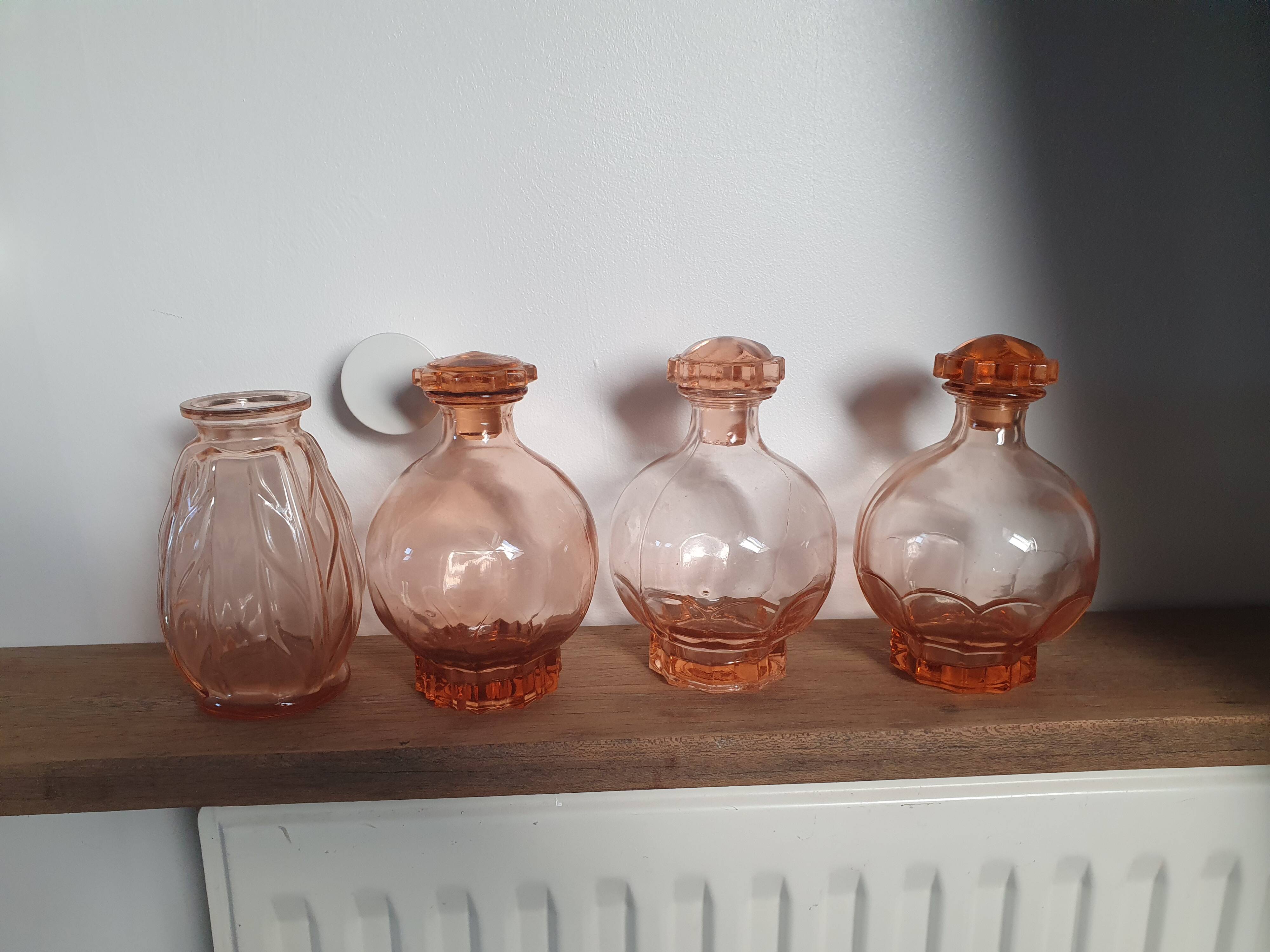 Set of 3 pots and a vintage pink glass vase ht 13.5cm diam 8cm