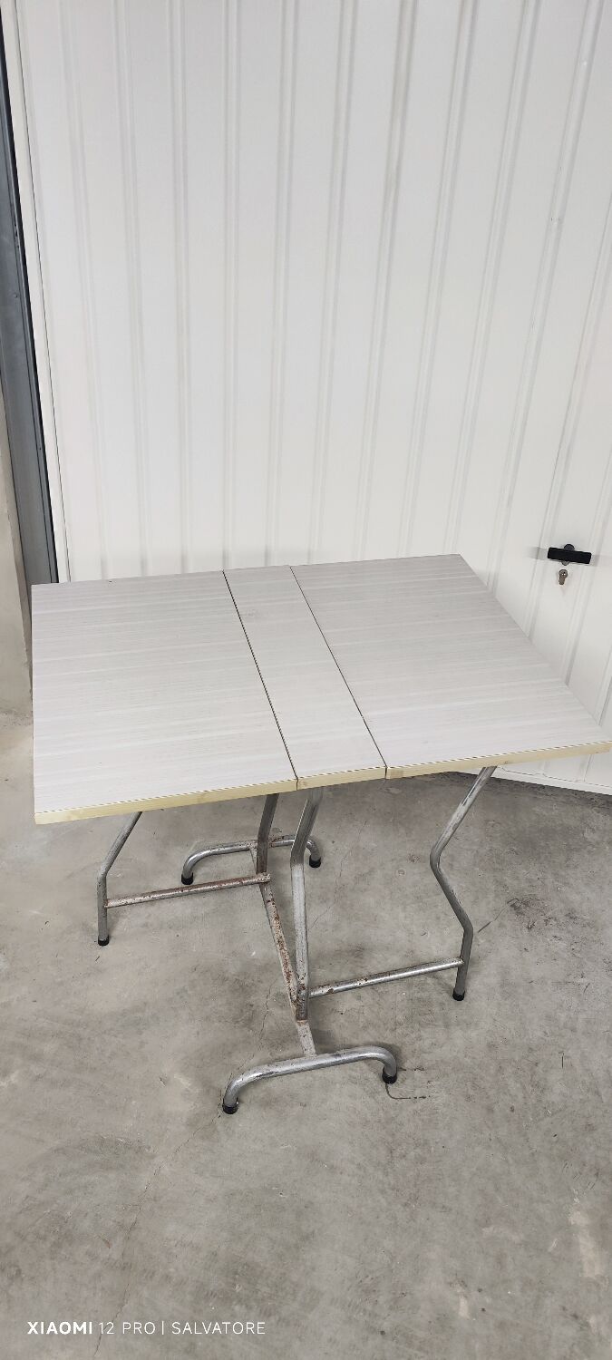 Vintage folding table in formica