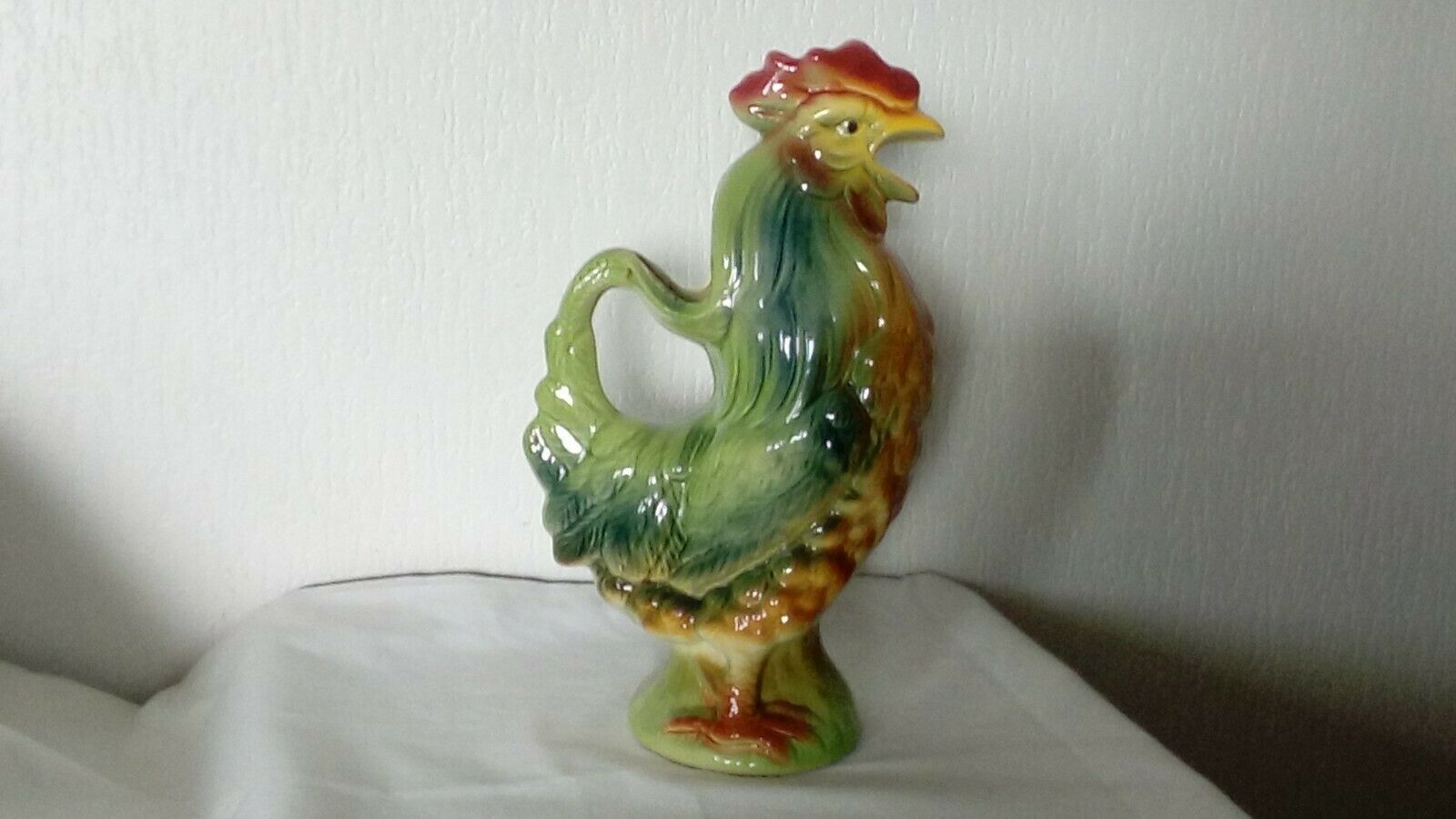 Pichet en barbotine le coq faience de st clement