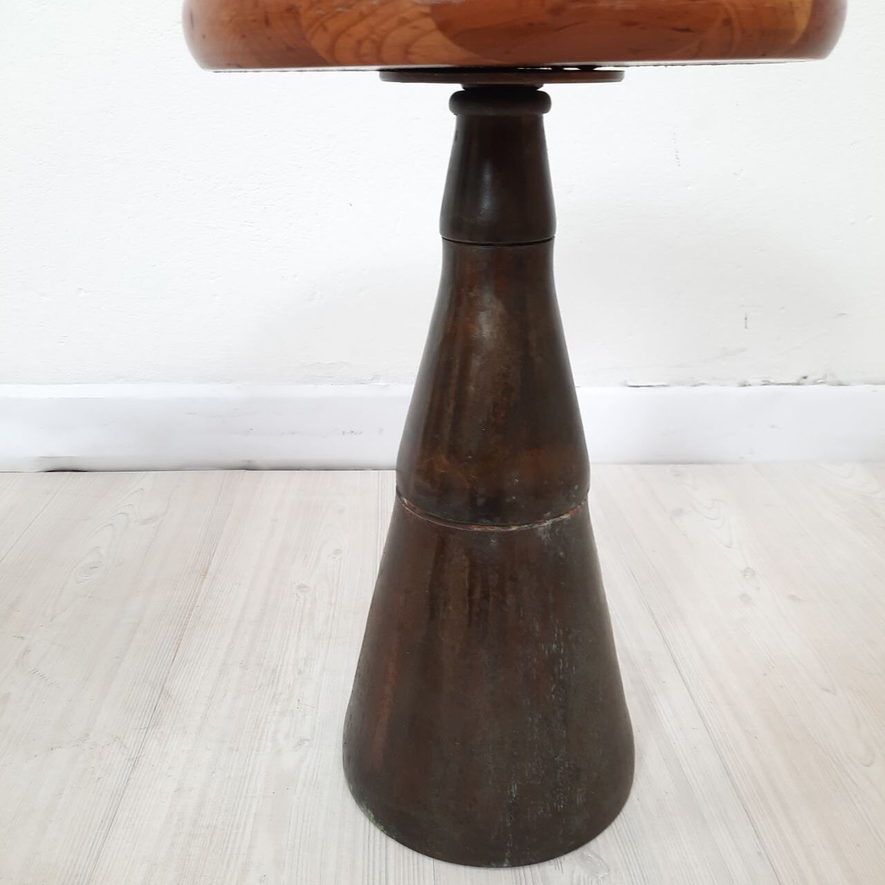 Pair of industrial stools foot in copper metal