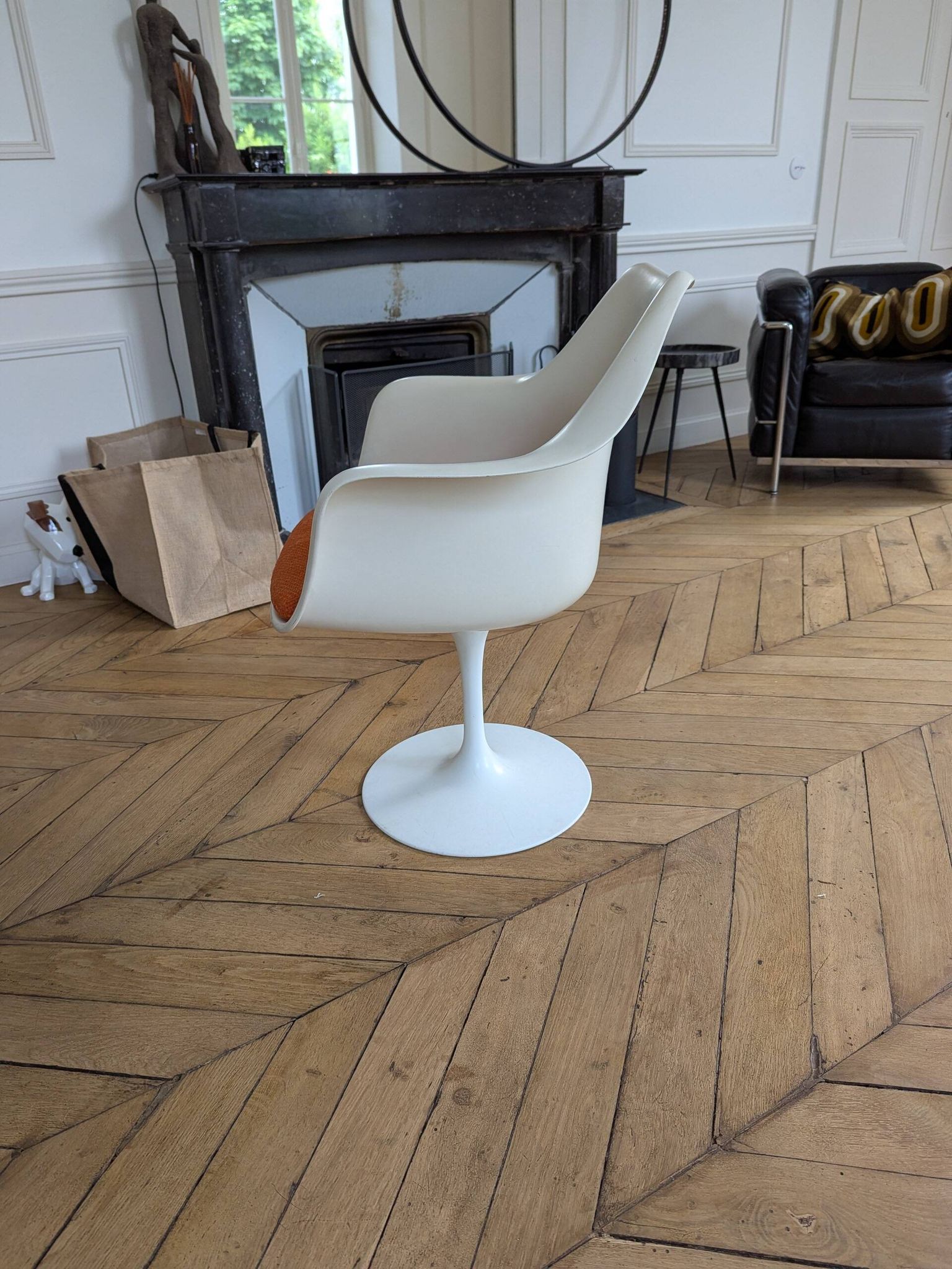 Pair of Tulip Knoll Saarinen armchairs