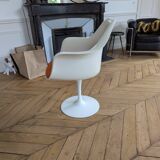 Pair of Tulip Knoll Saarinen armchairs