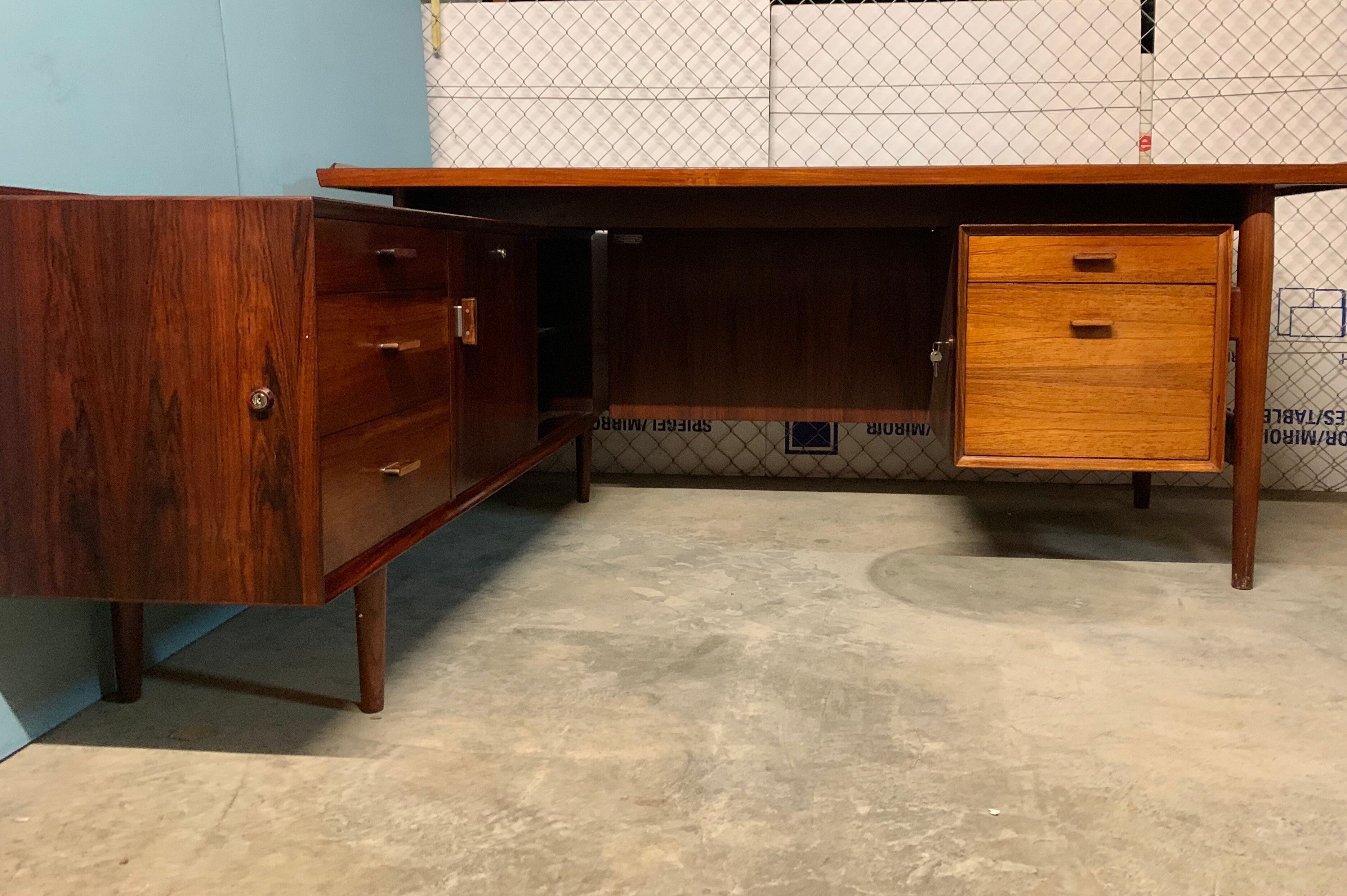 Executive desk in rosewood by Arne Vodder for Sibast Møbler