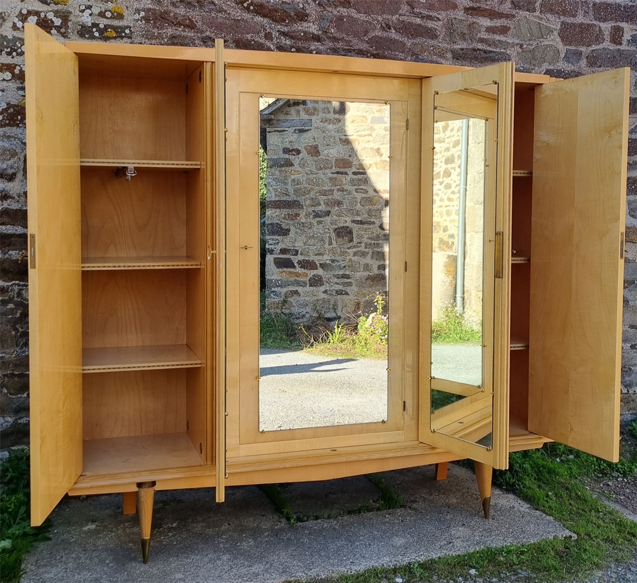 Wardrobe wardrobe and vintage shelves 50s, mirrors