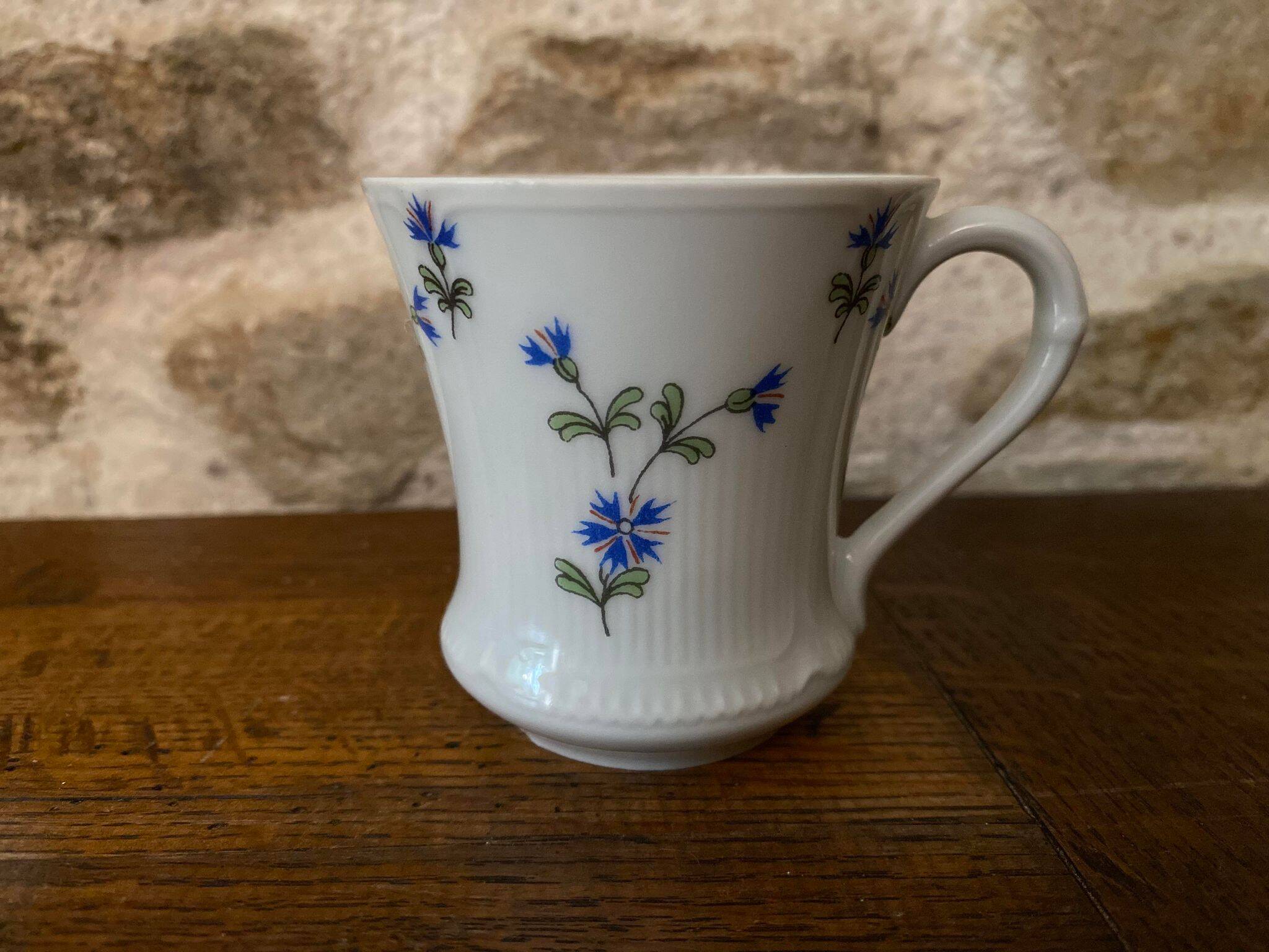 Set of 2 Istanbul and LImoges porcelain cups decorated with small blue flowers