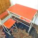 Bureau et sa chaise vintage en formica orange