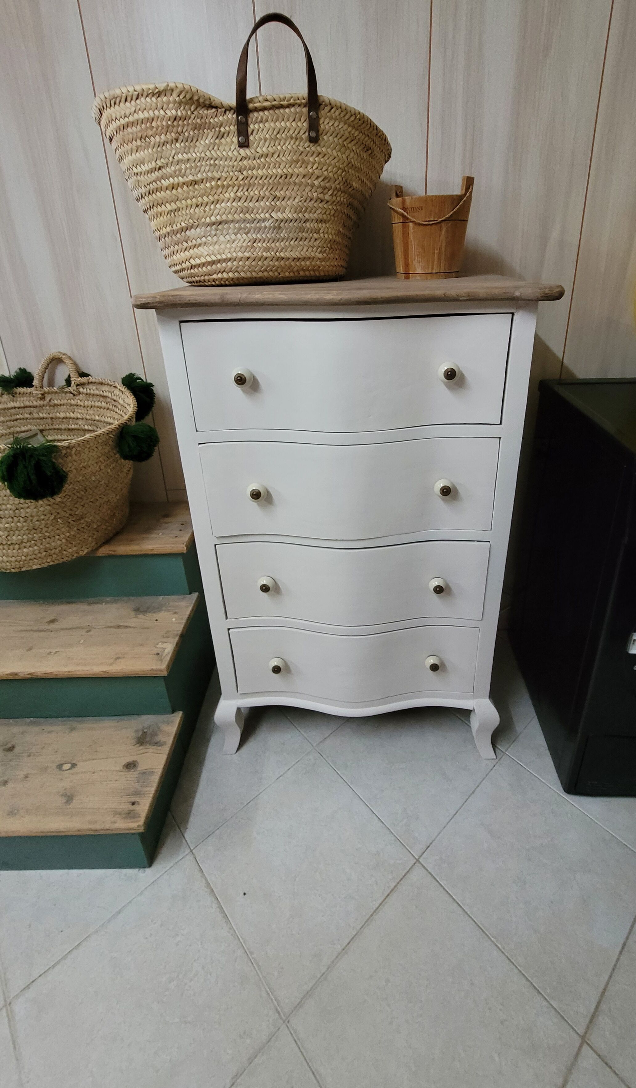 Chest of drawers