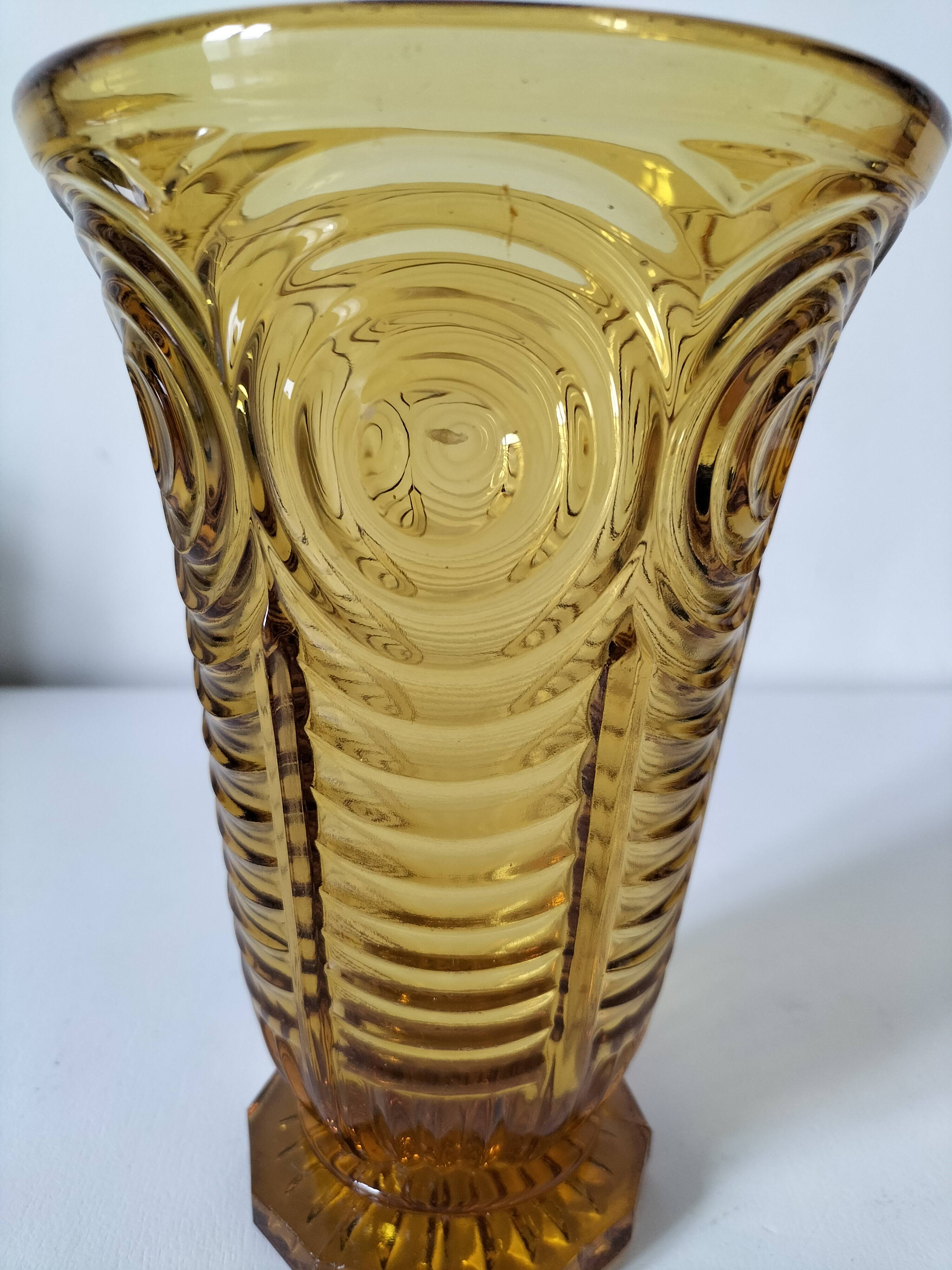 Art Deco vase in molded pressed glass, amber color
