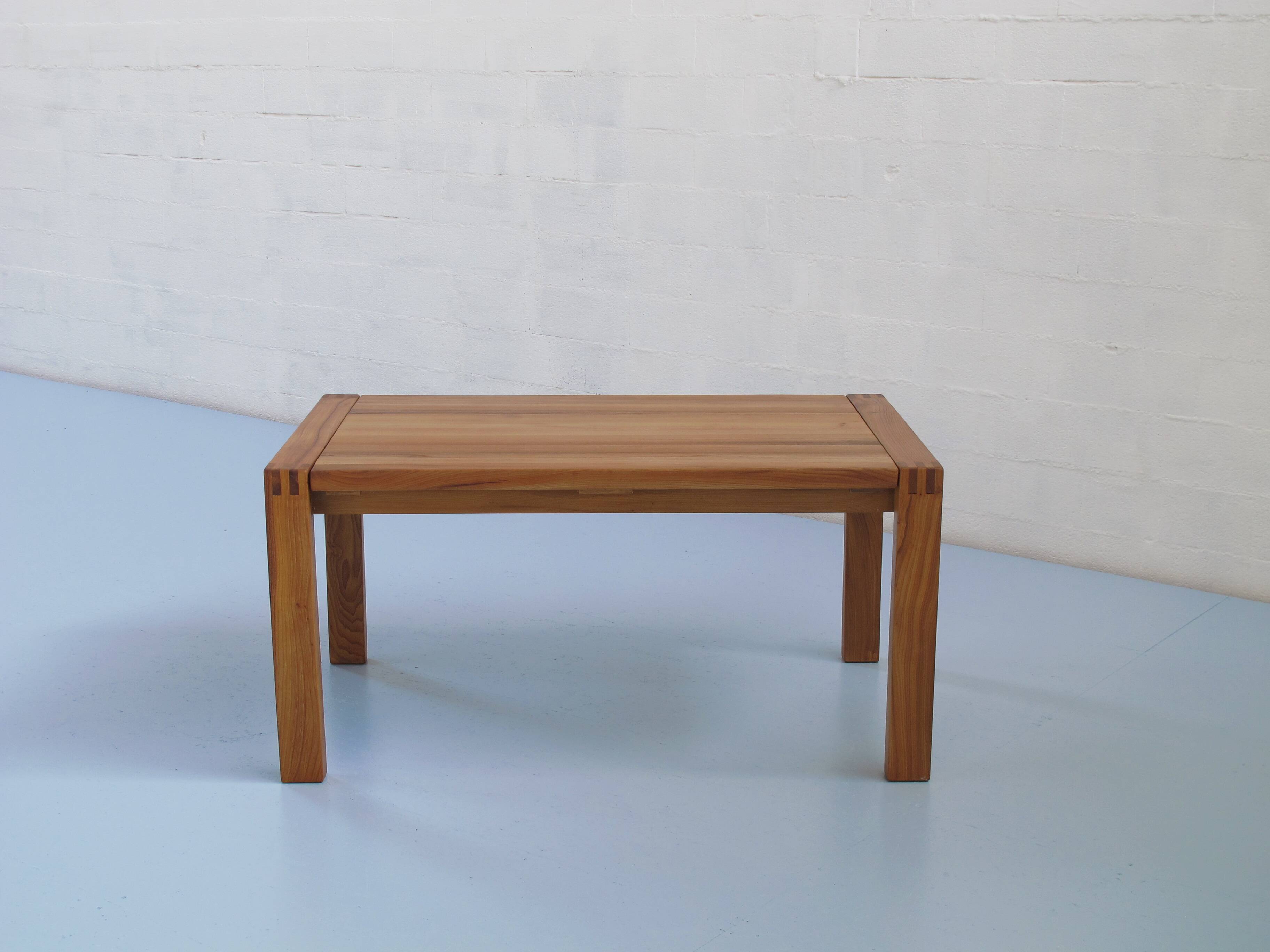 Solid oak table model Vendée at Regain
