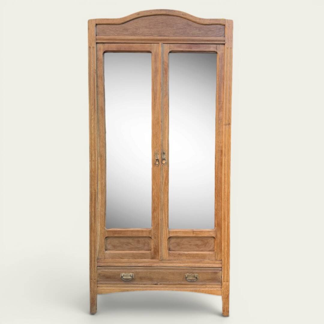 Armoire parisienne d’hôtel miroirs biseauté chêne brut 1920
