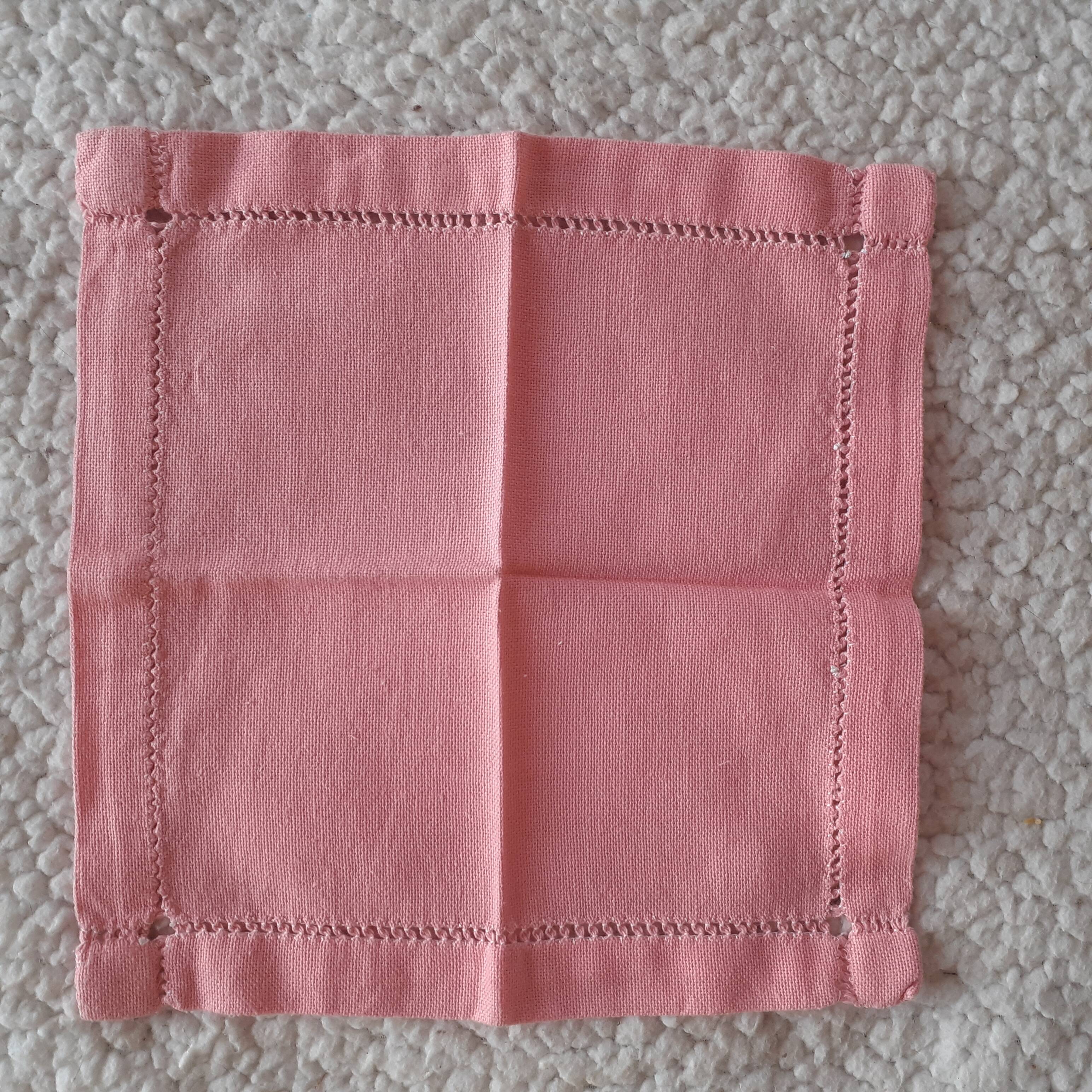 6 small pink napkins. Handmade day entourage.