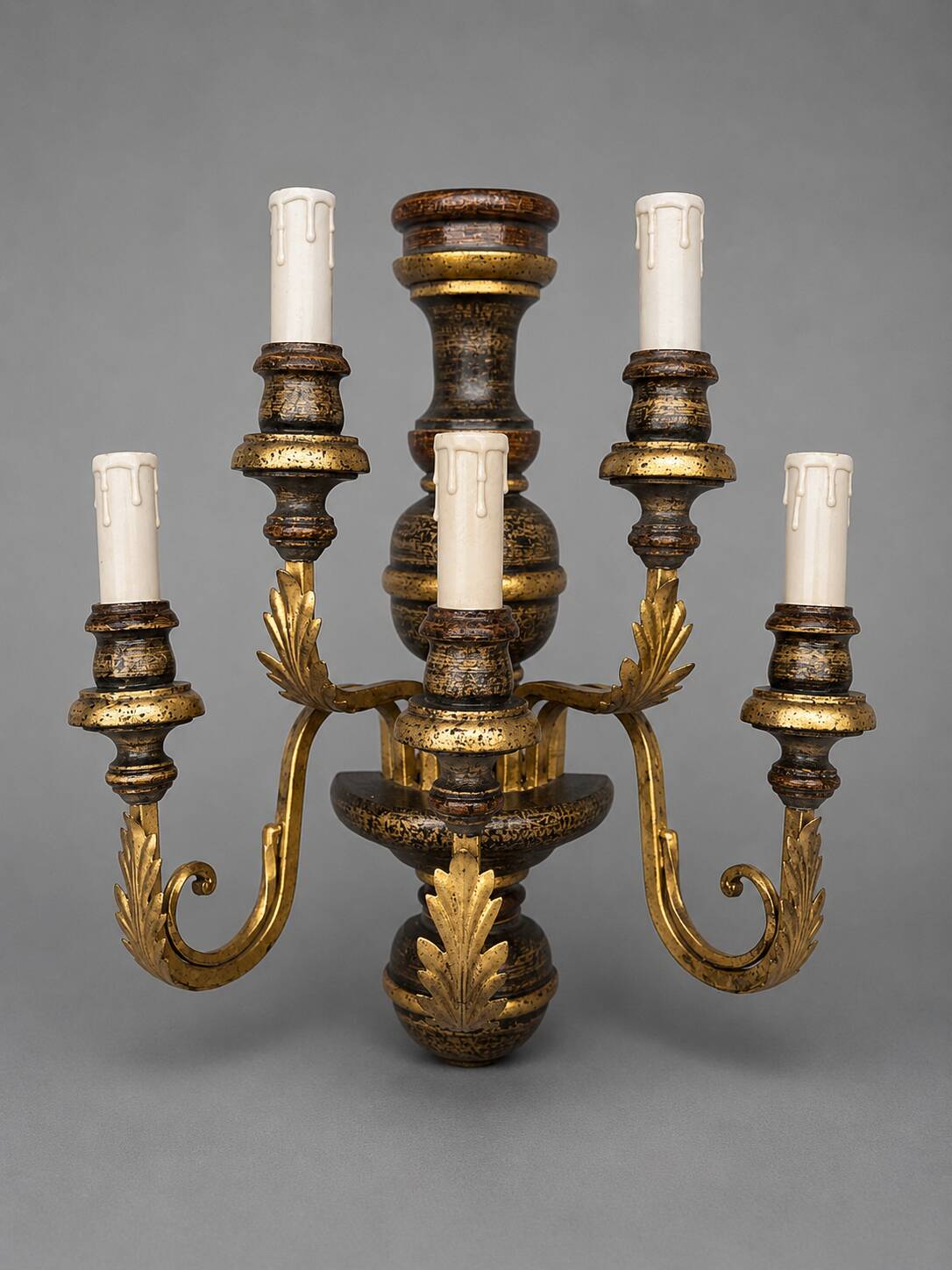 Italian baroque wall sconce. Wood, metal.