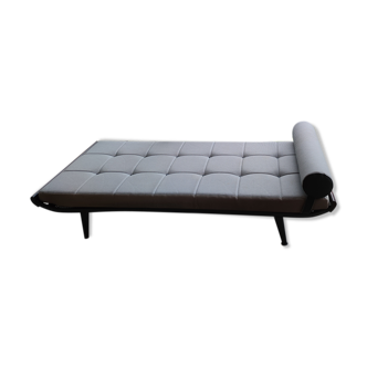 Daybed by  Dick Cordemeijer.