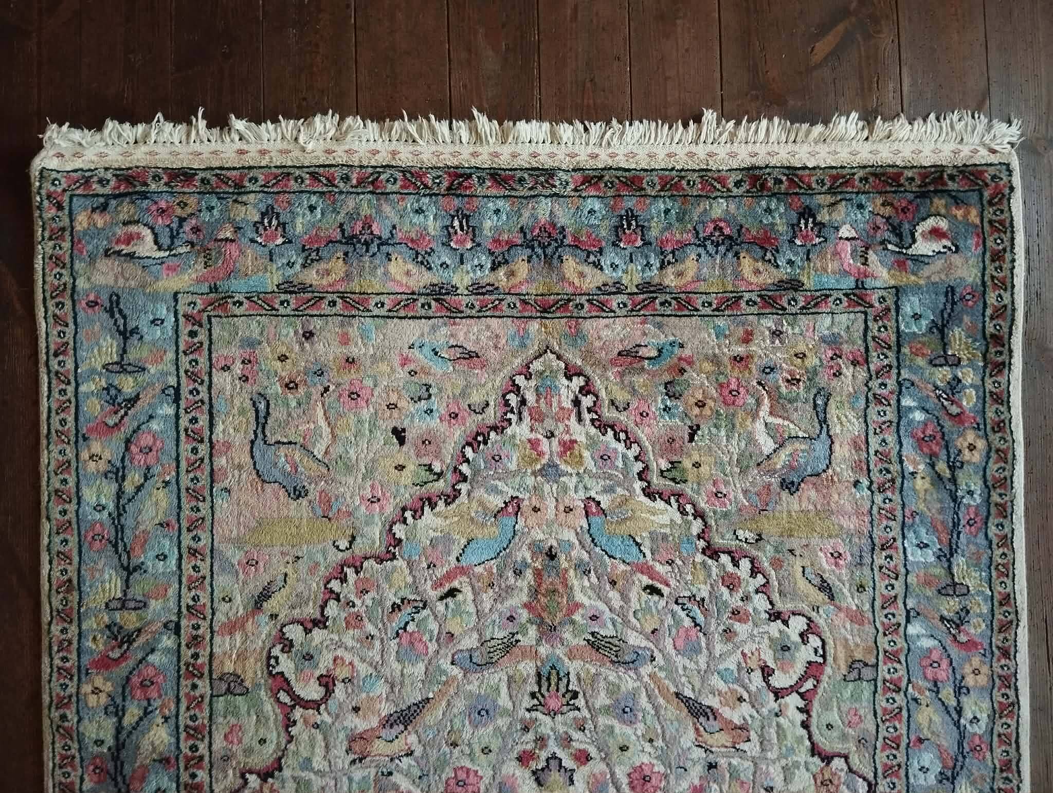 Handmade Pakistani wool and silk rug 183x124cm