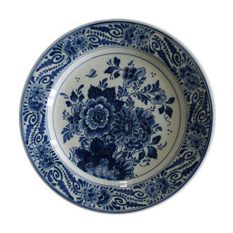 Assiette de Delft "bleu blanc" à motifs floraux. Manufacture de RAM (1921-1969)