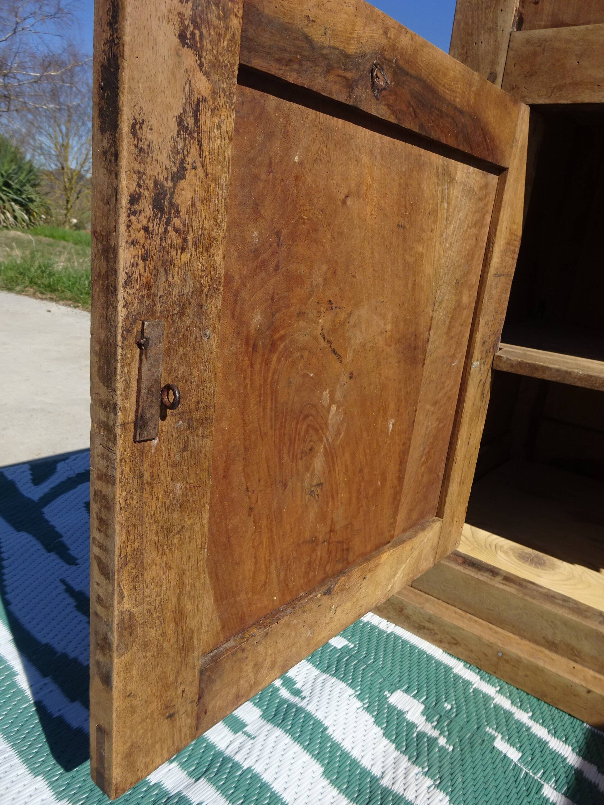 Meuble de Millau, ancien buffet farinier