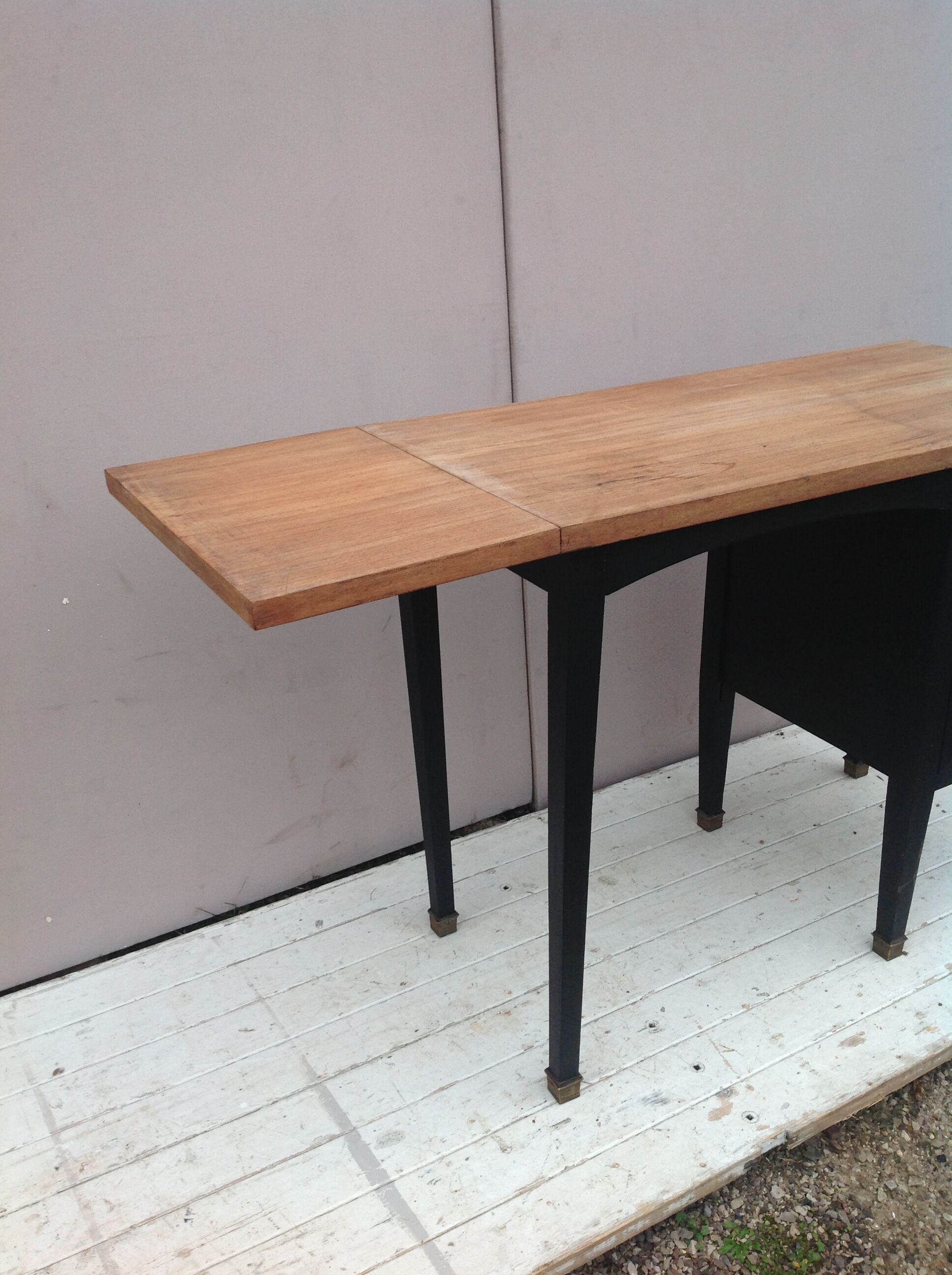 The 1950s wooden desk