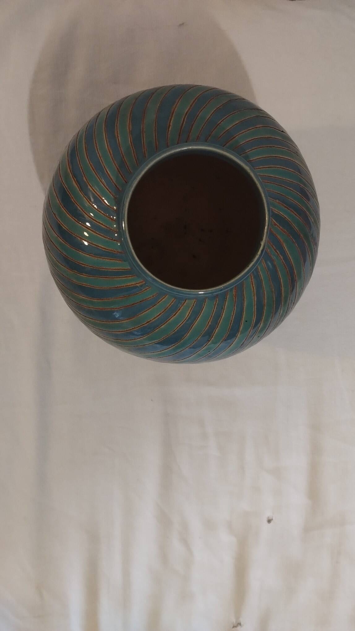 Two-tone glazed ceramic vase