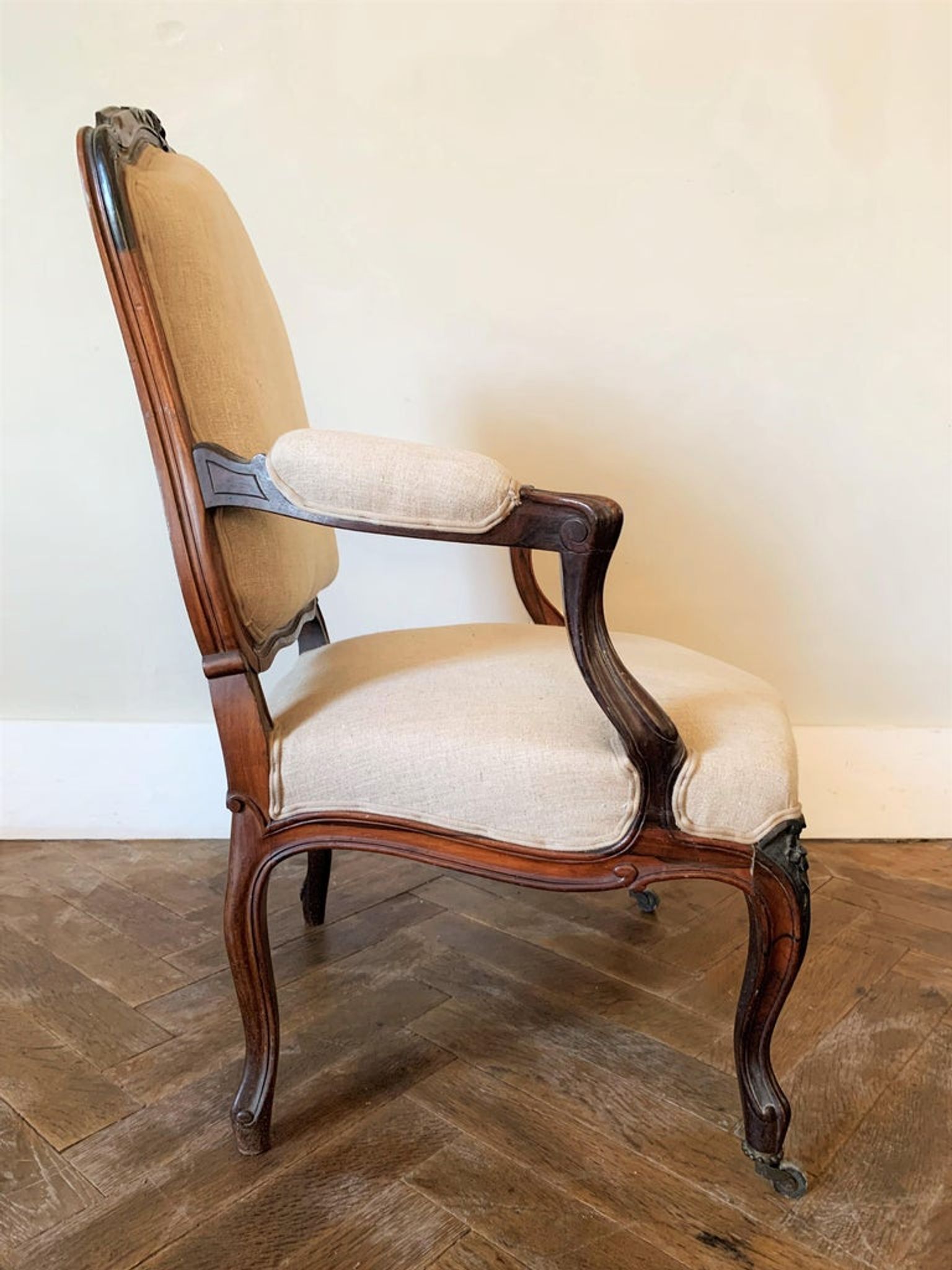 Fauteuil à la reine, style Louis XV, XIXème siècle