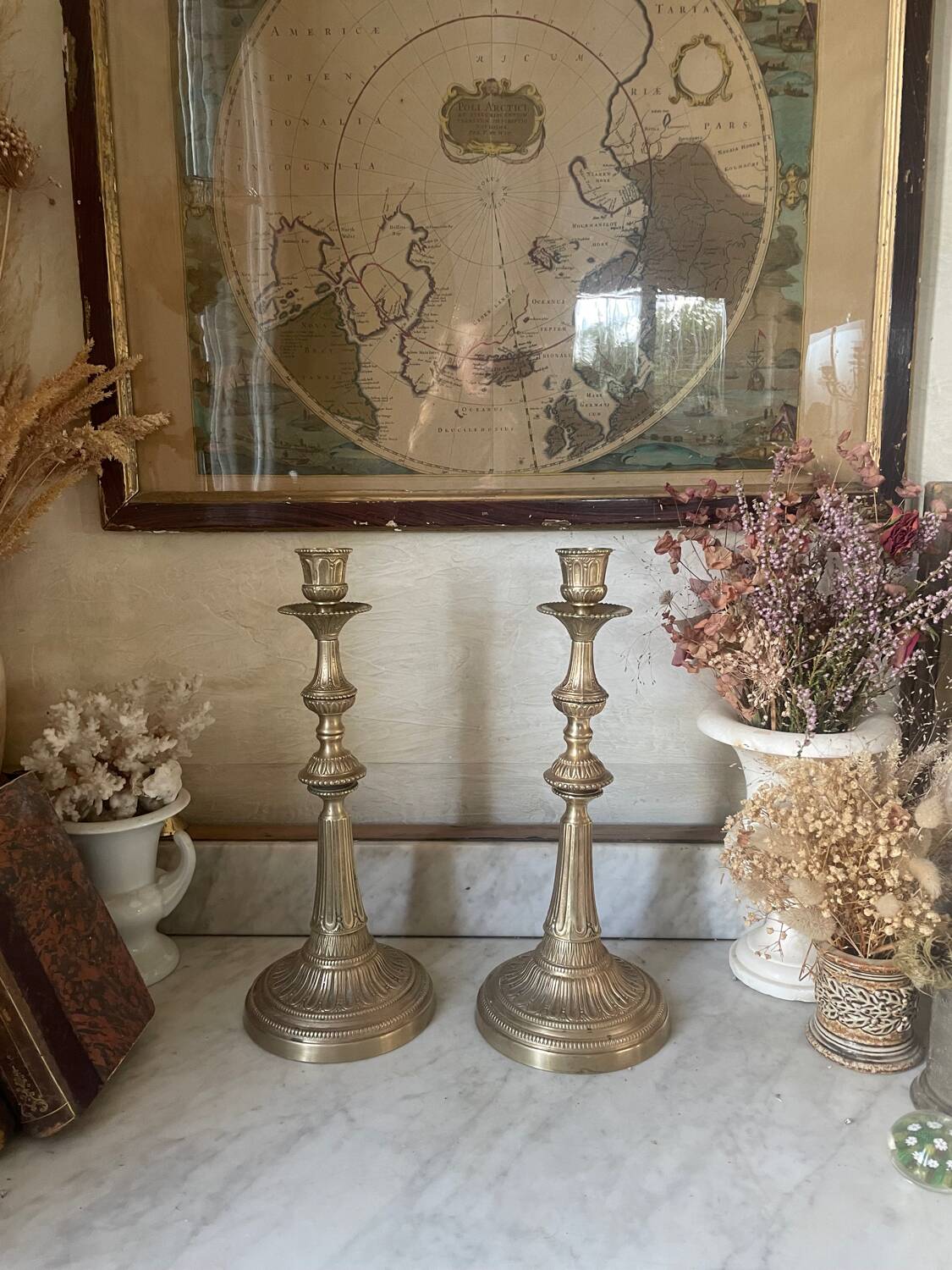 Paire de bougeoirs en laiton