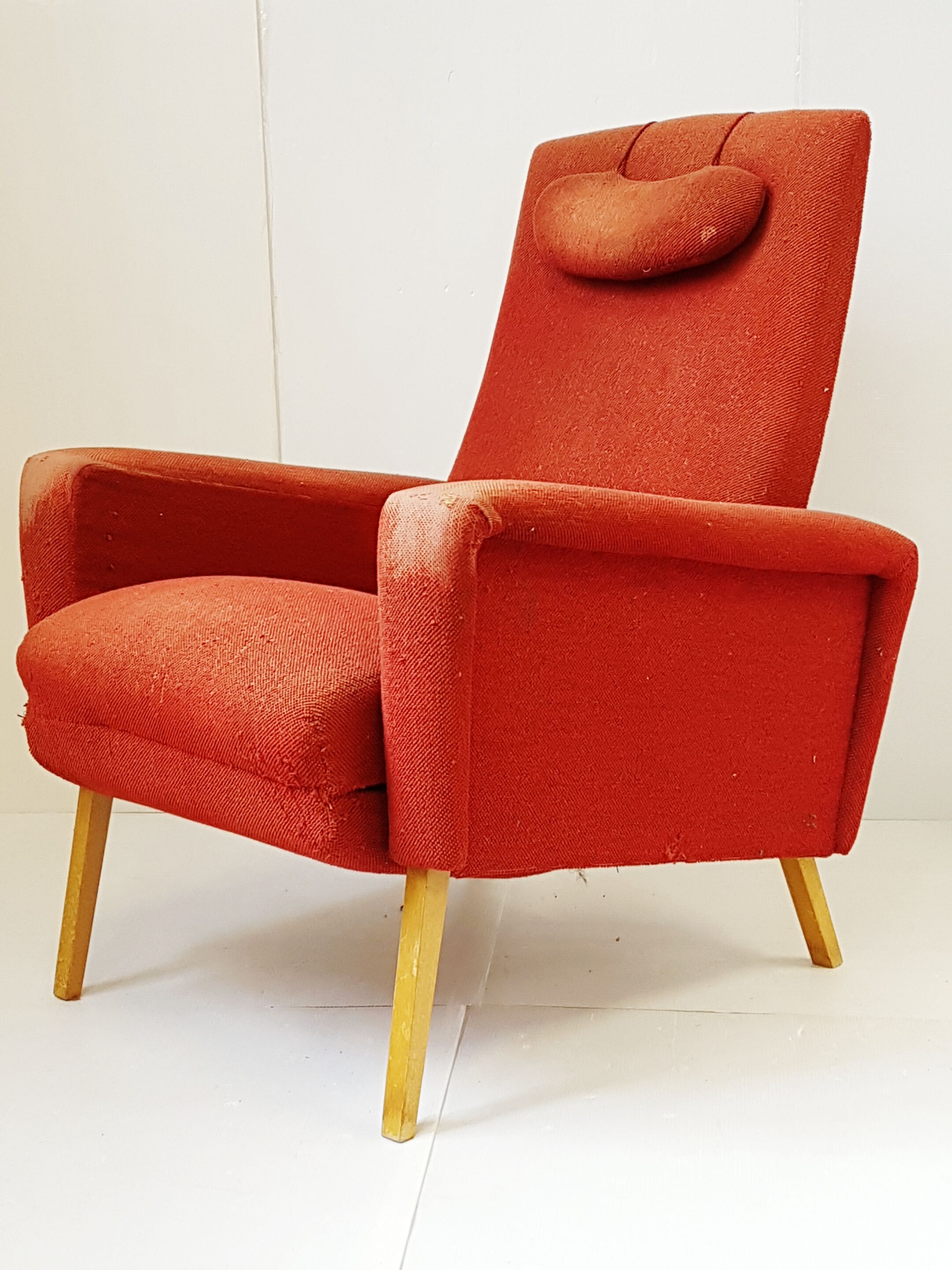Chair with footrest of the 1950s