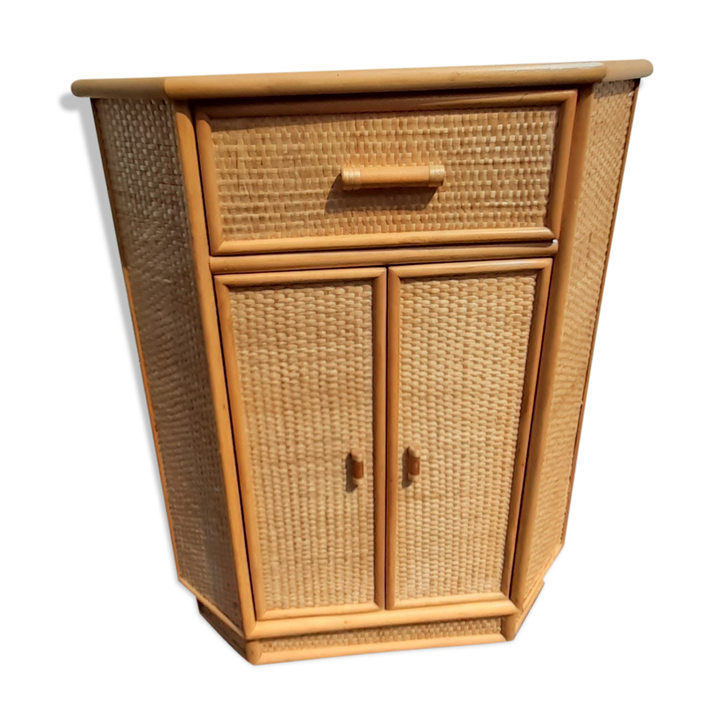 Vintage bamboo rattan notch