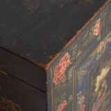 Malle d’opéra ancienne de couleur foncée avec détails floraux (c.1900) #1