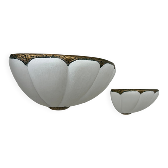 Vintage shell wall light, matte white plaster and gold, France, 1970.