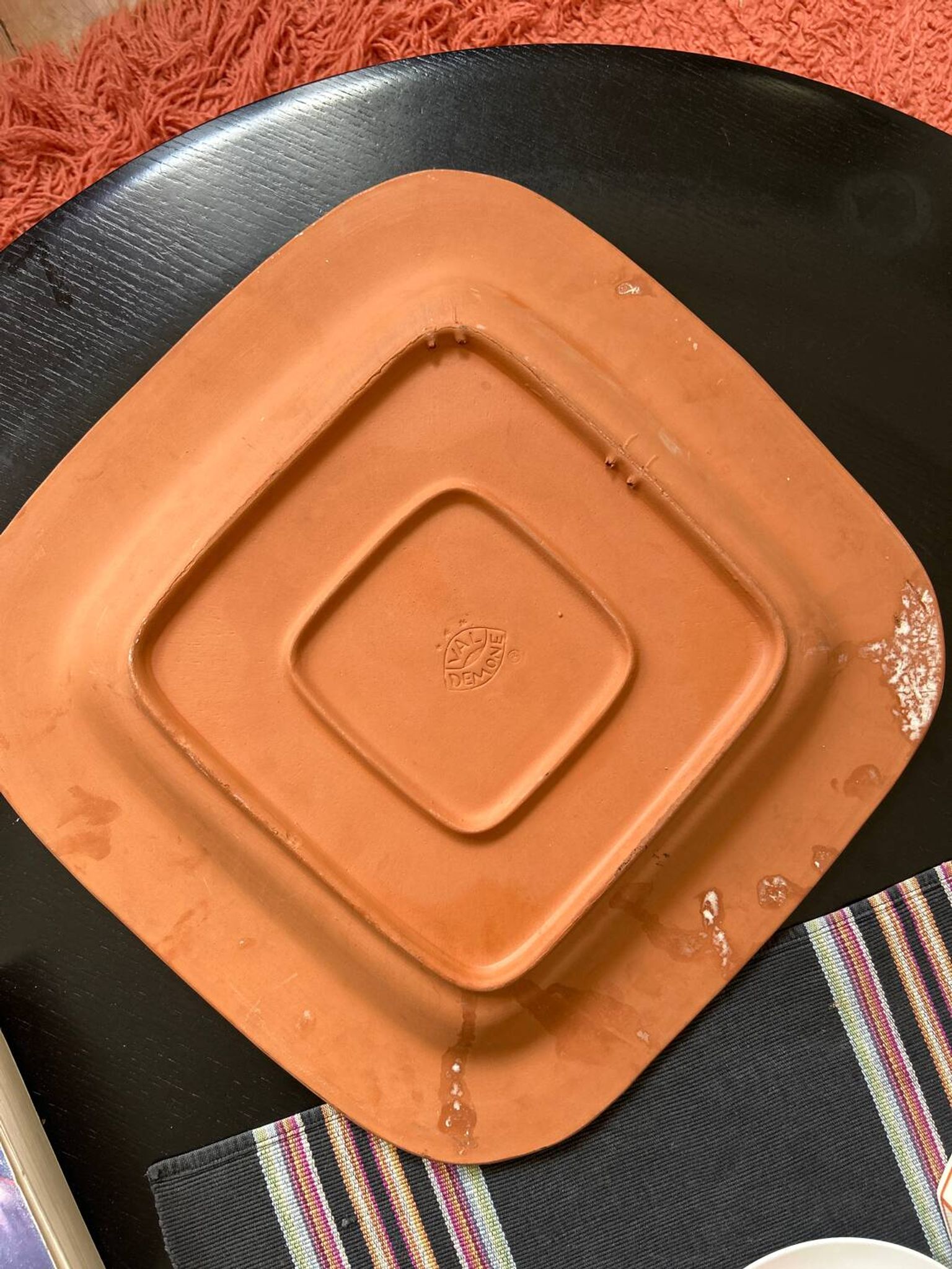 Dish for peacocks
