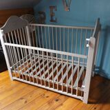 Lit bébé ancien en bois