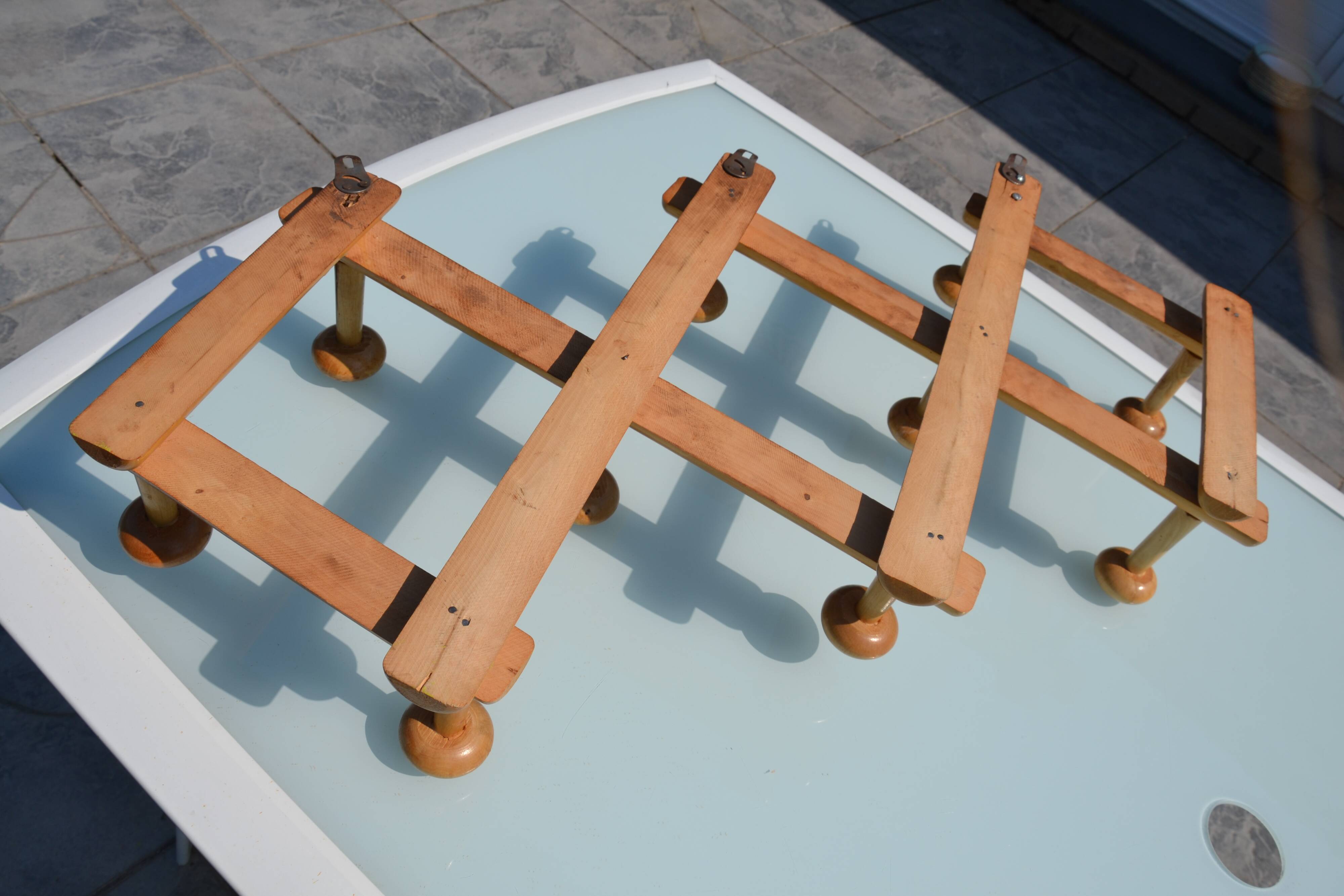 Porte-manteau mural extensible en pin