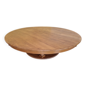 une table ronde d’ébéniste