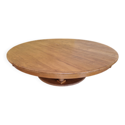 Une table ronde d’ébéniste aux dimensions et à la robustesse hors du commun