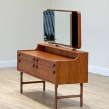 Dressing table (by Meredew)