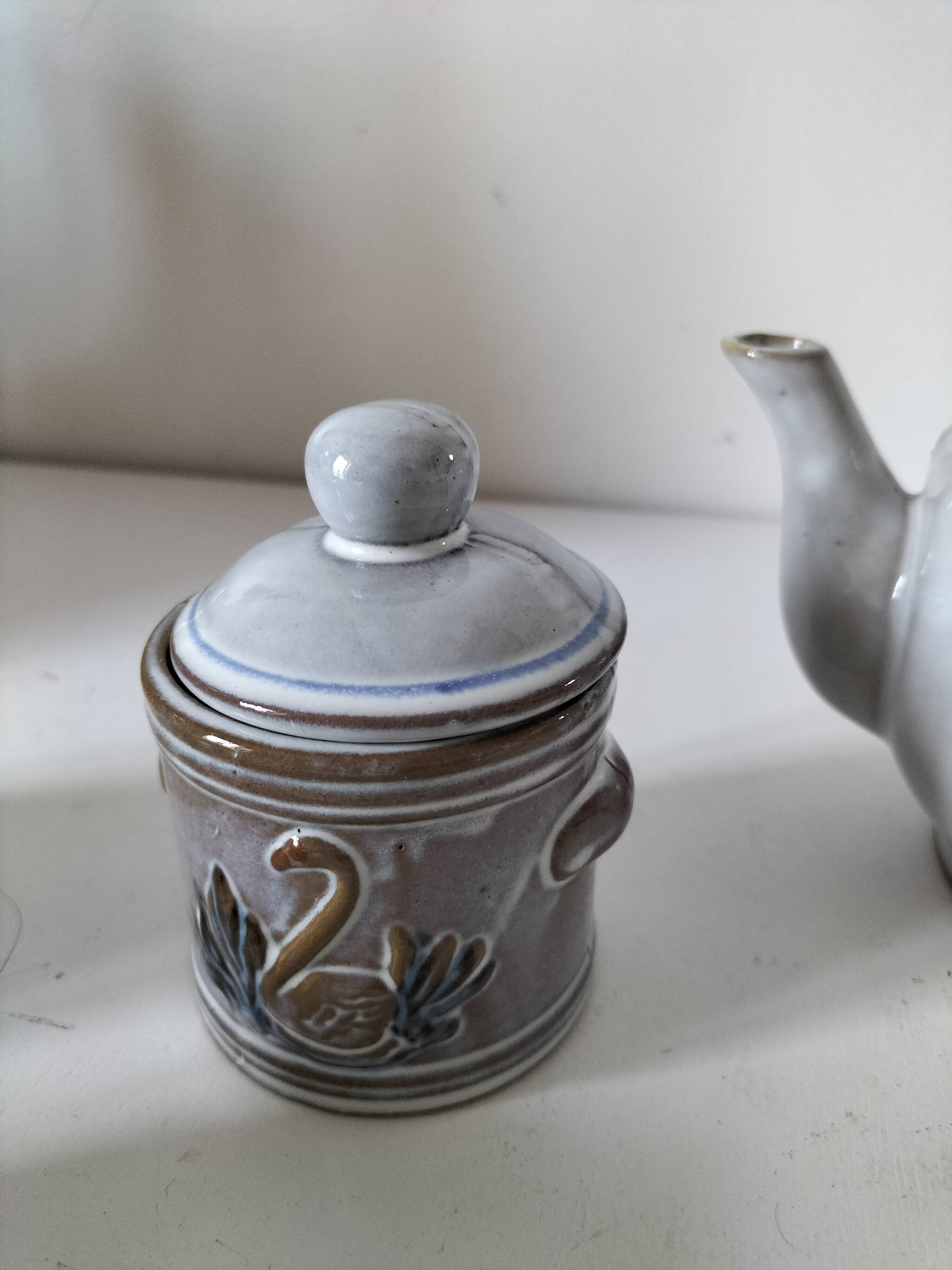 Stoneware tea set with swan decor – Hygge & Lagom spirit