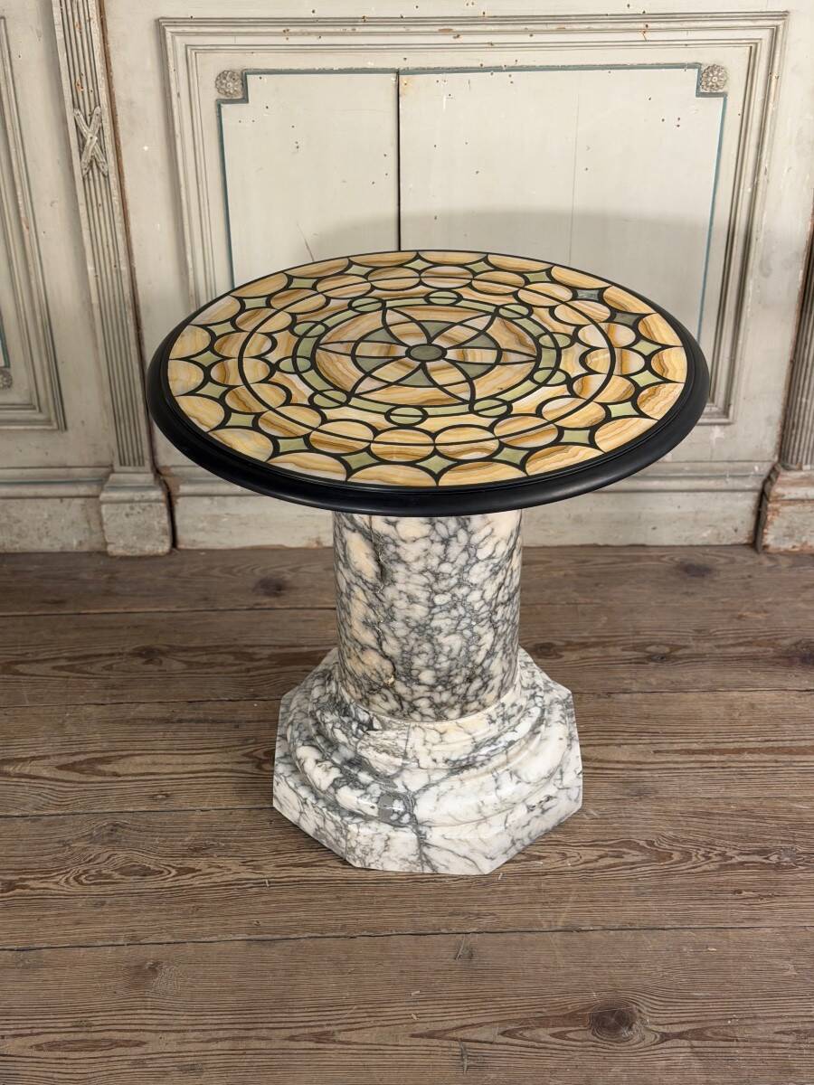 Marbre, albâtre et onyx, table d’appoint vers 1900