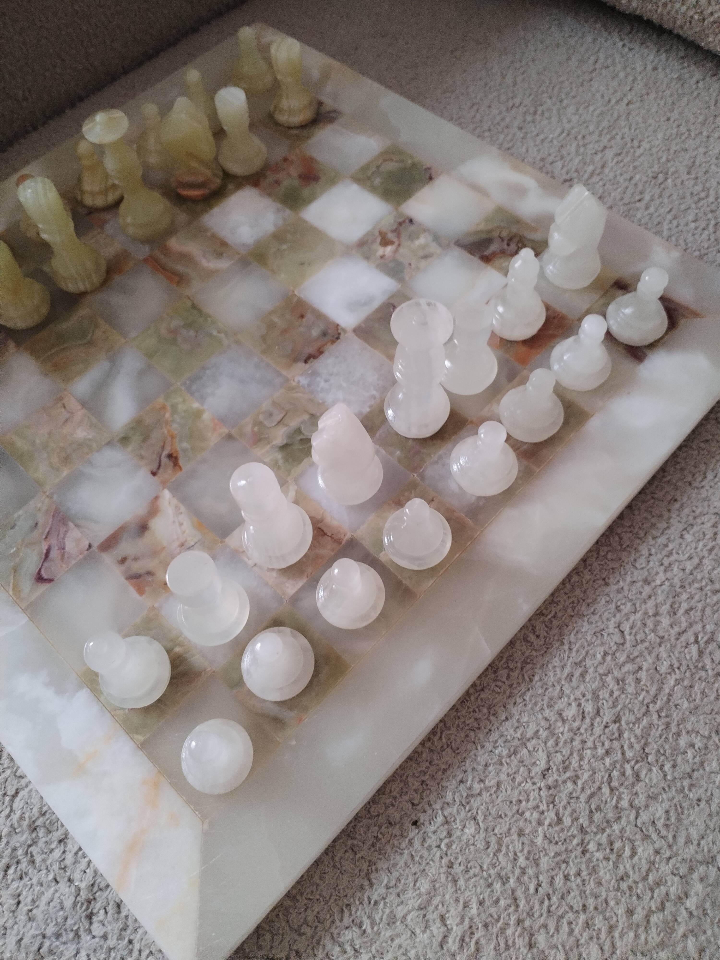 Chess set in onyx and marble