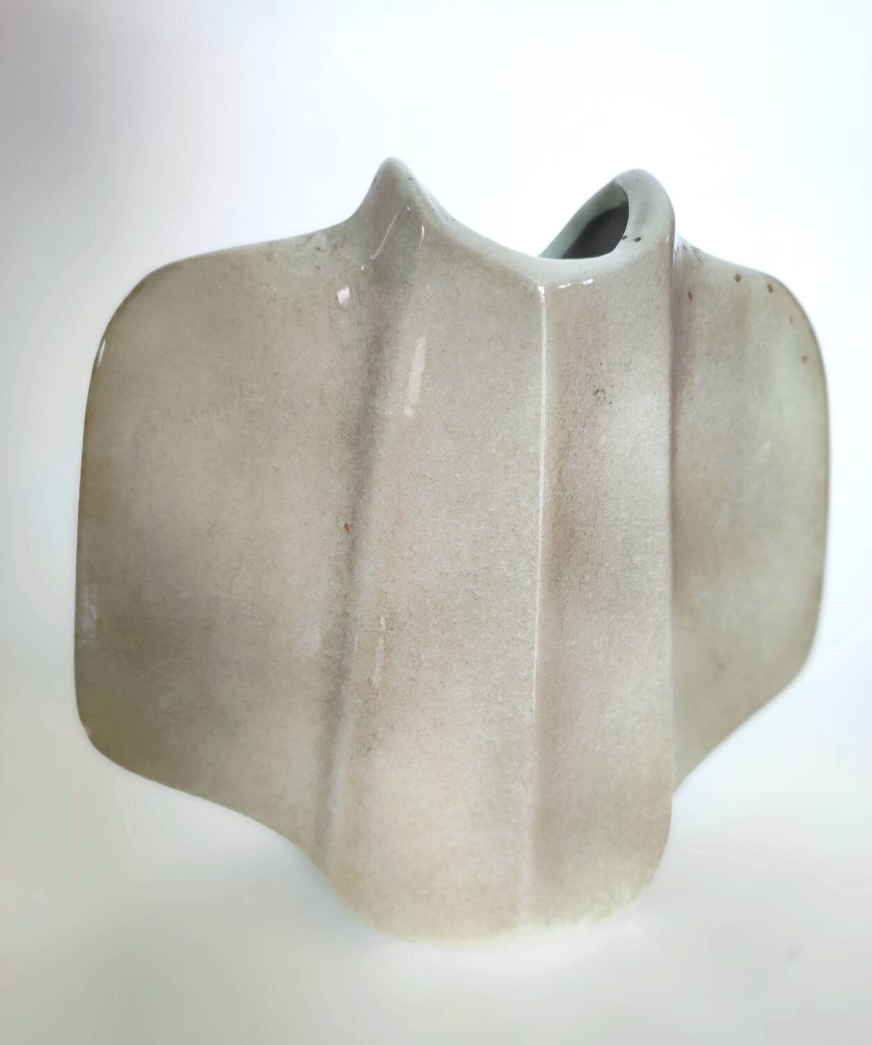 Virebent ceramic vase