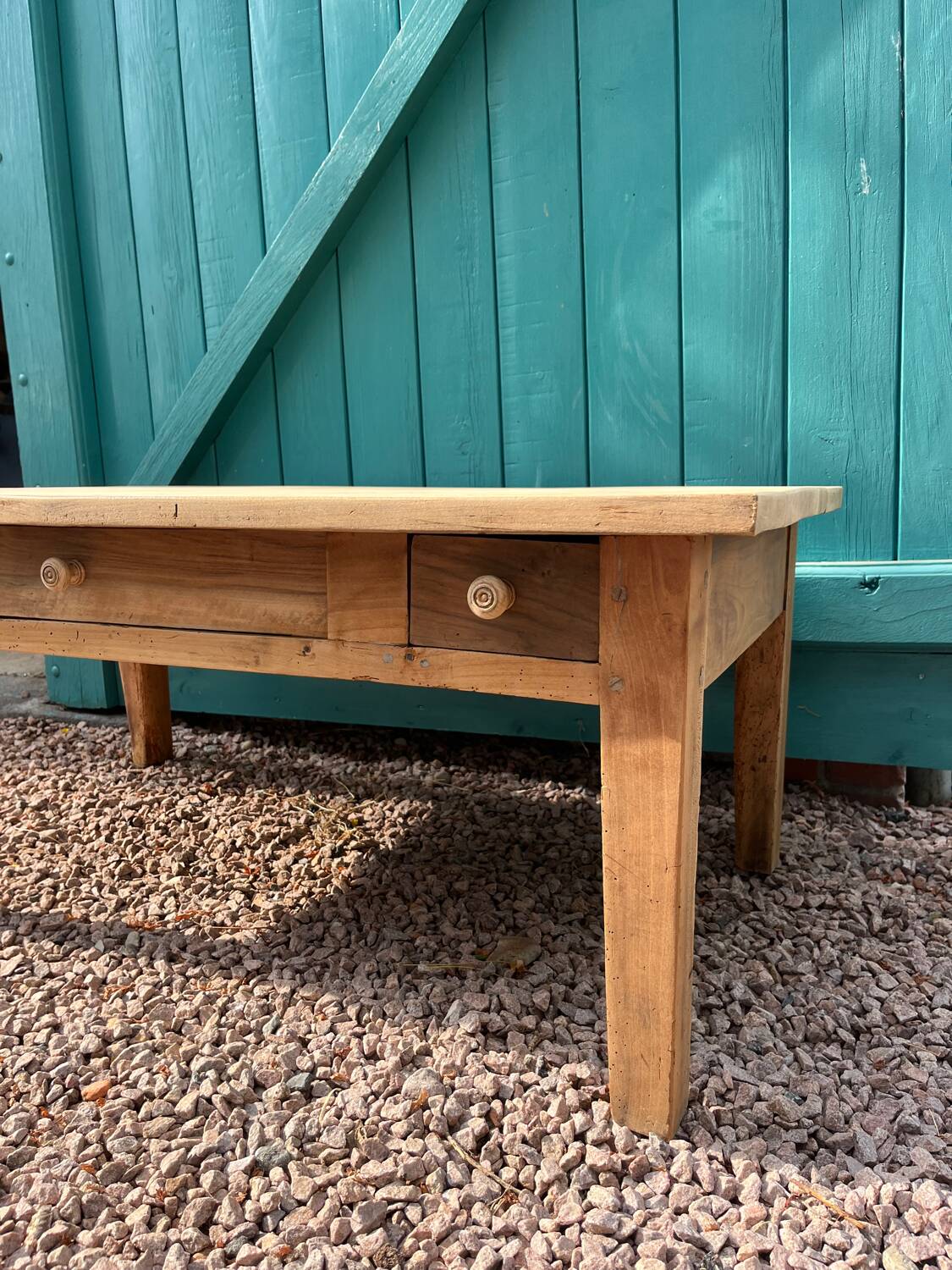 Double drawer coffee table
