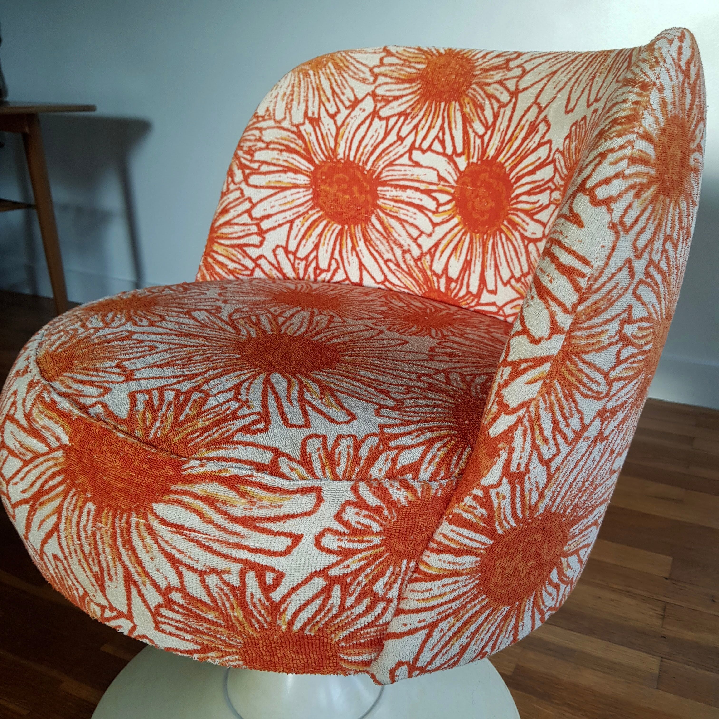 Chaise orange pivotante années 60/70