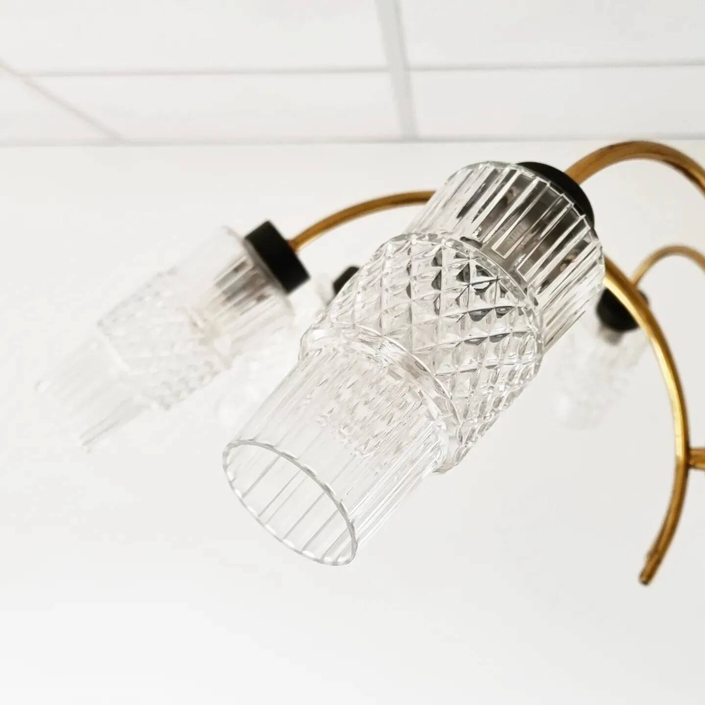 Lustre vintage en laiton et bois