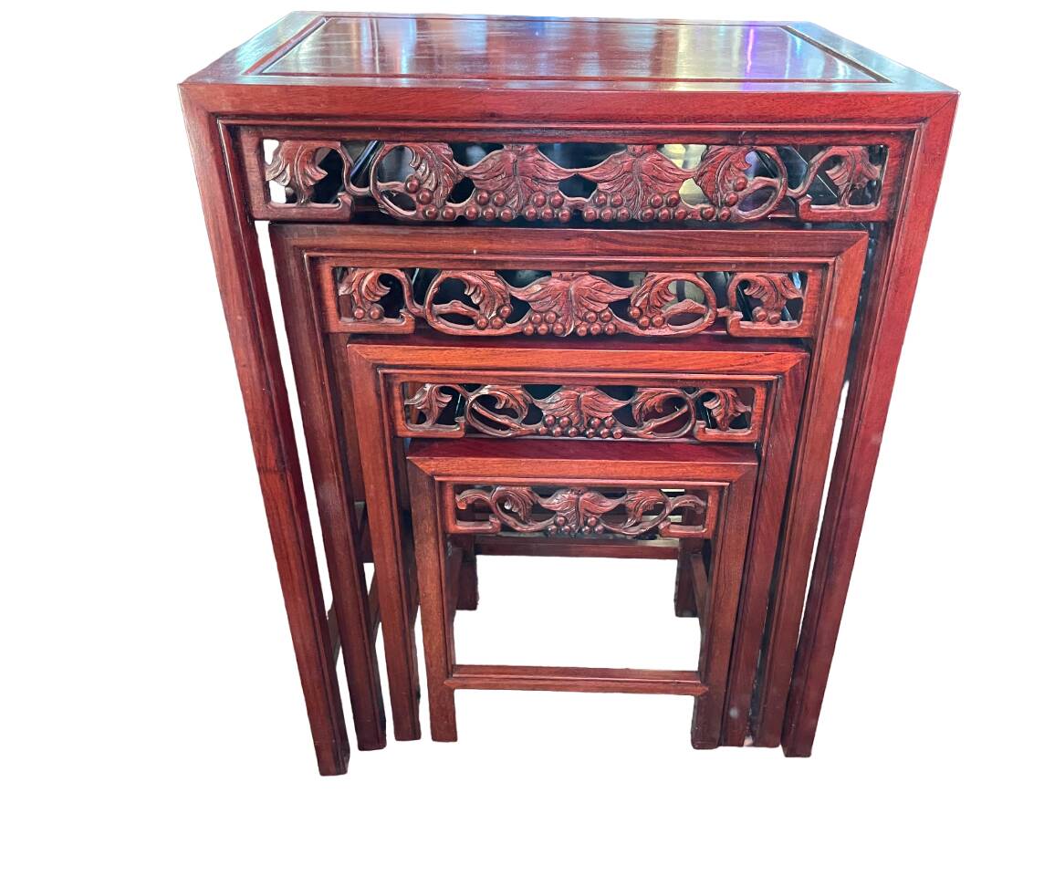 Nesting table Red wood