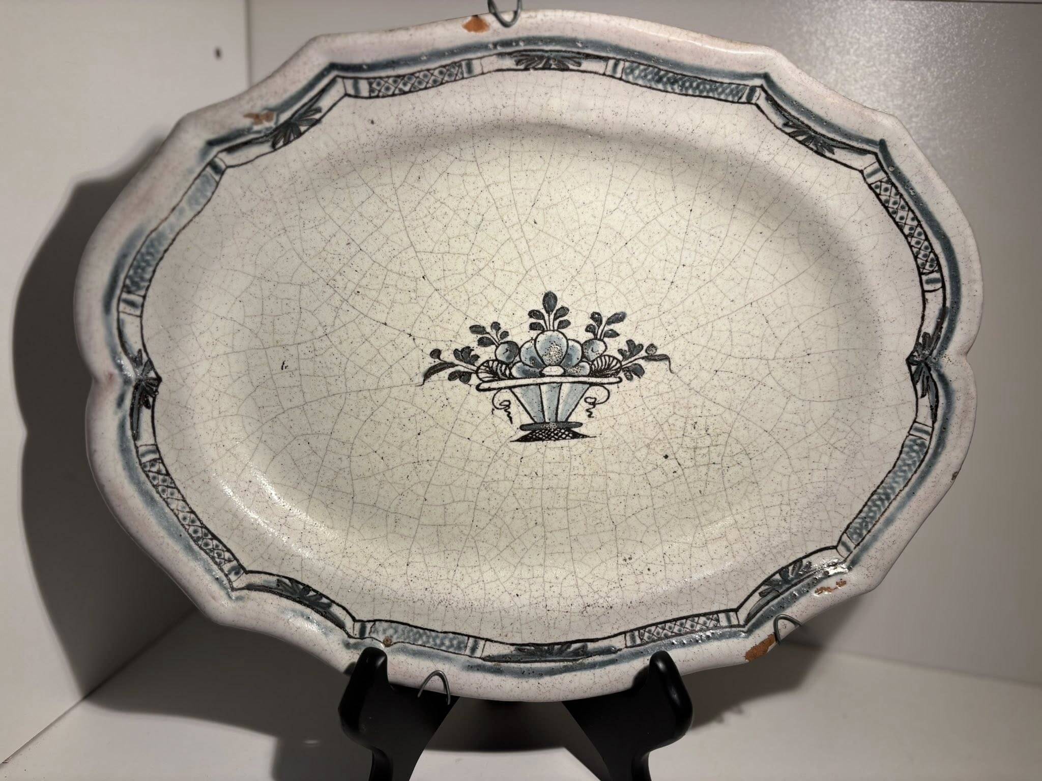 Old black ass type dish