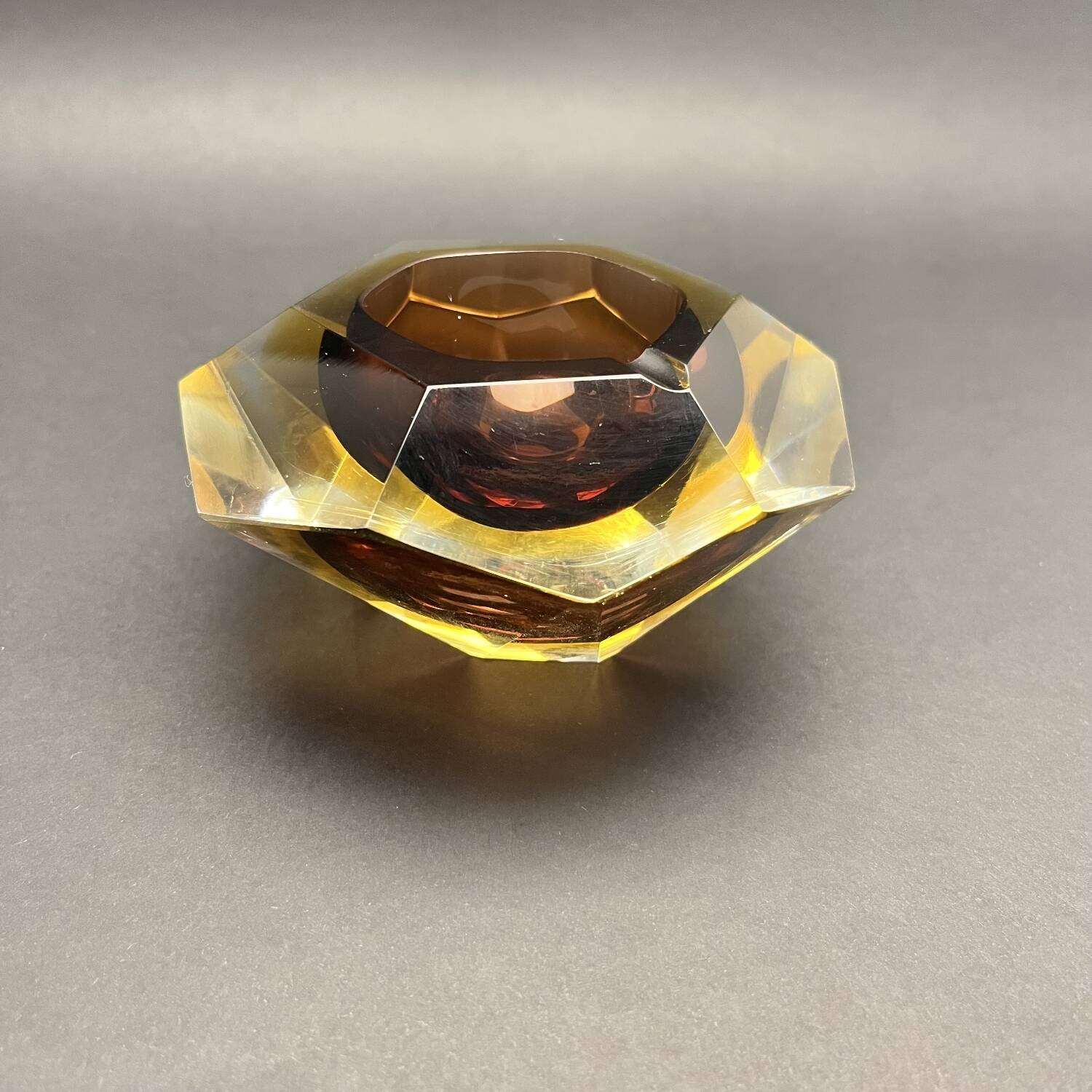 Cendrier en verre à facettes attribué à Seguso, Murano, Italie, années 1970