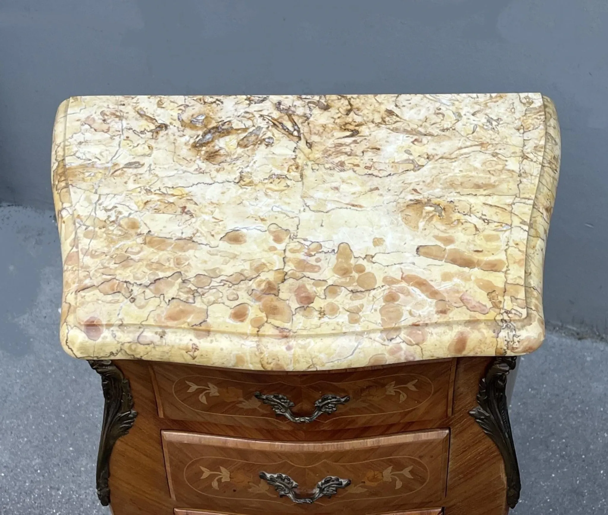 Paire de table de chevet style Louis XV