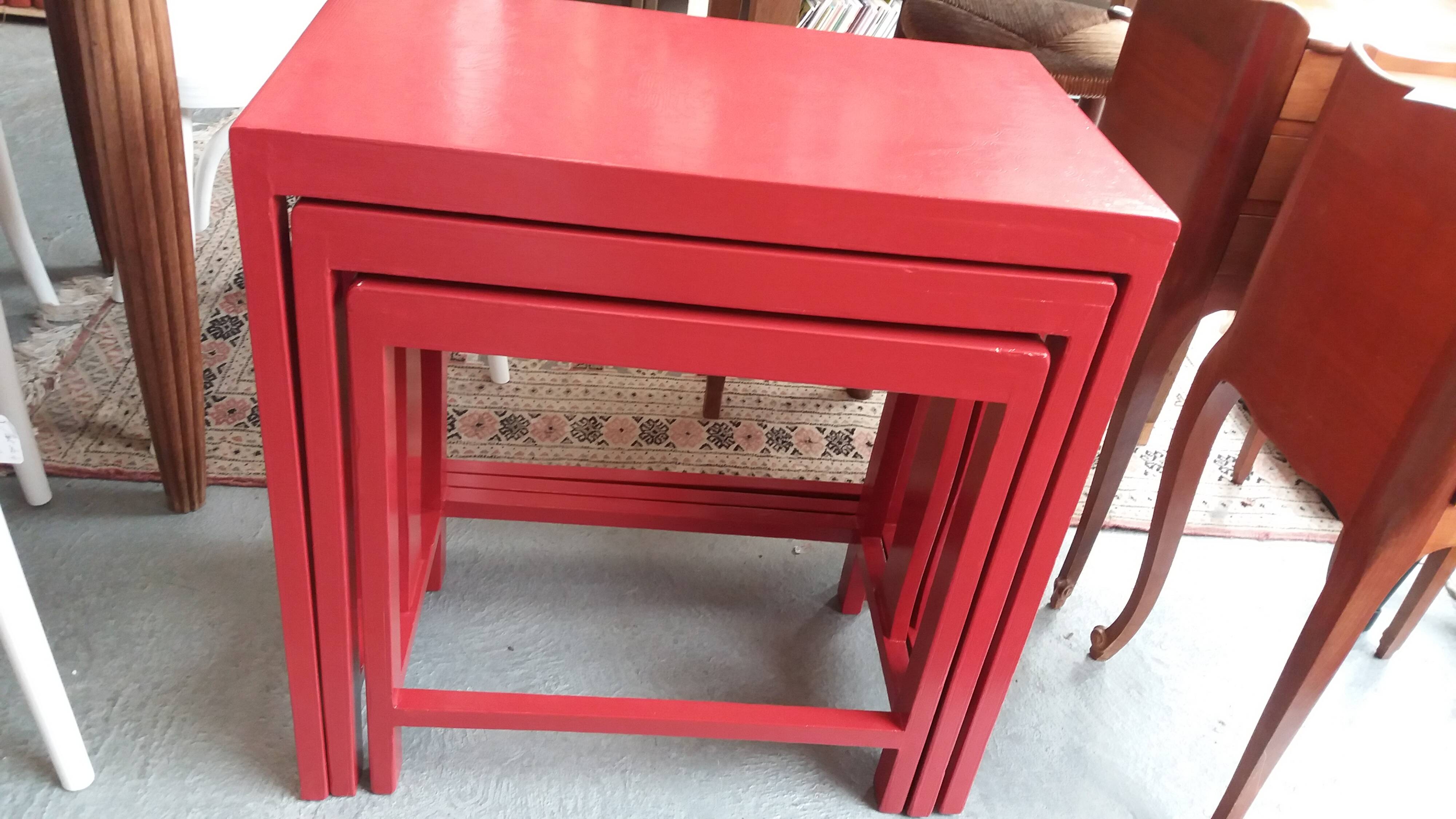 Lot de 3 tables gigognes d'esprit chinoise