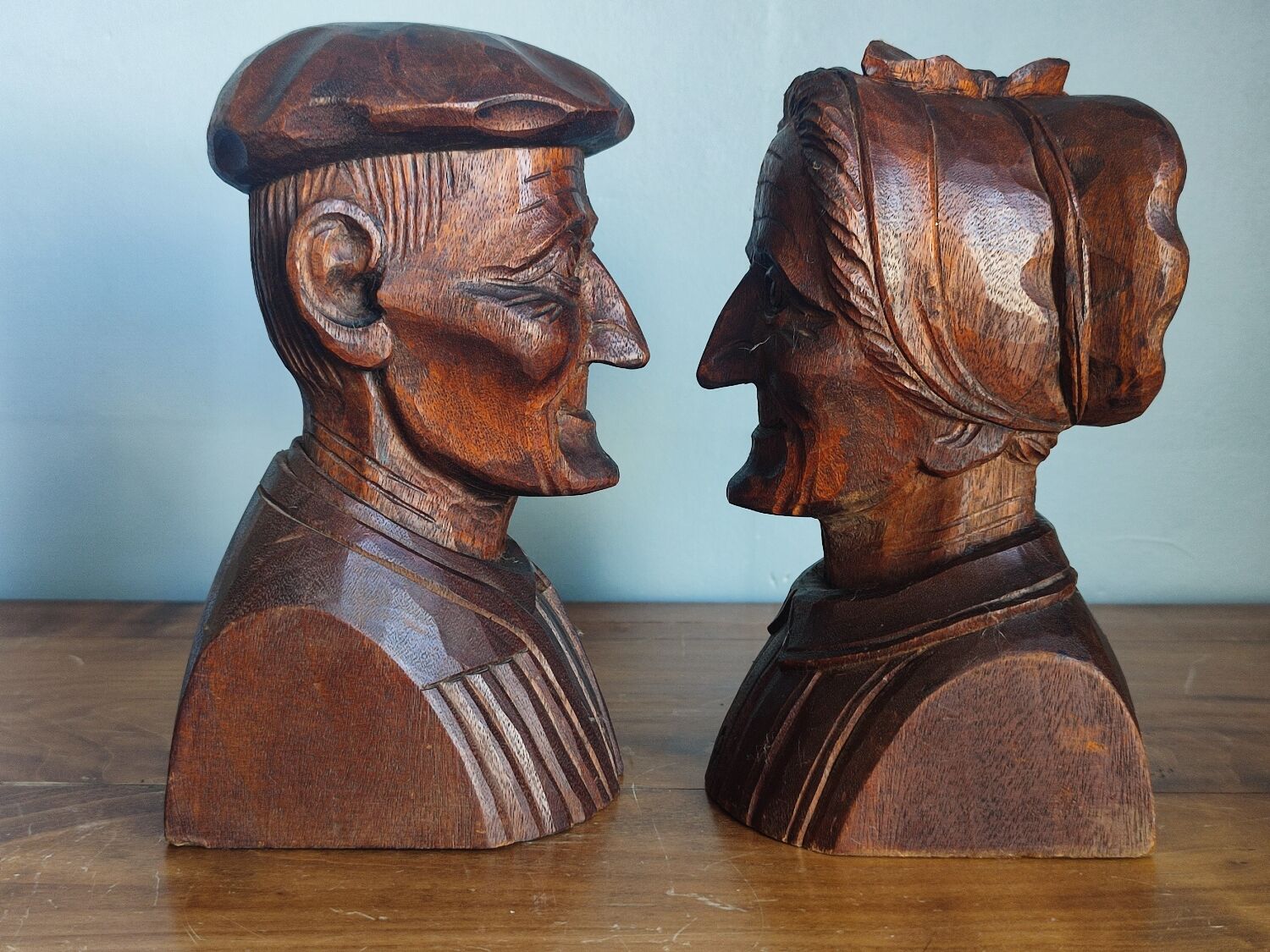 Serre livre en bois sculpté vintage