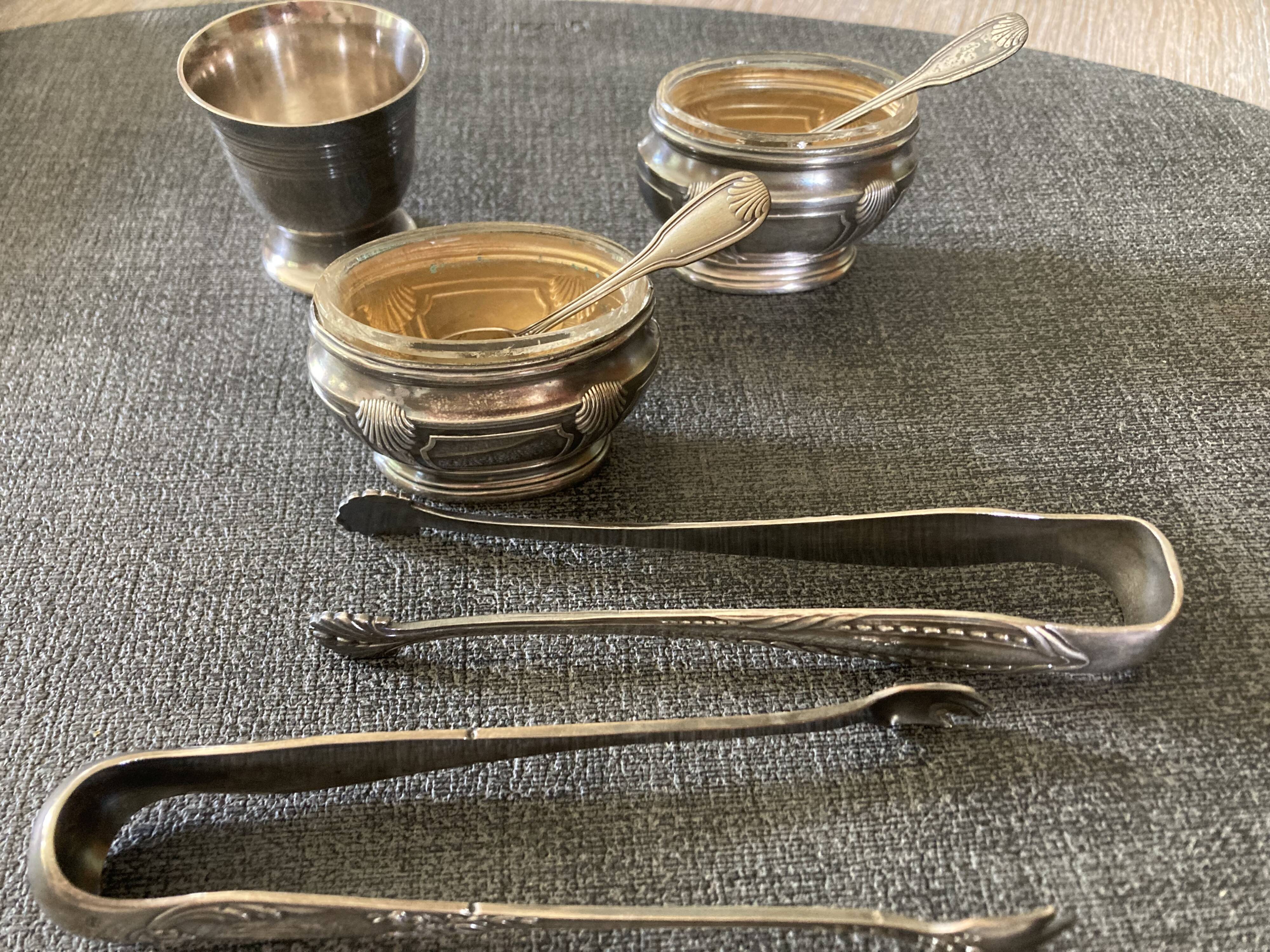 Chic vintage table set in silver-plated metal