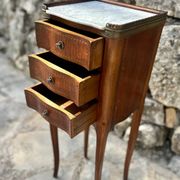 Petite table Chiffonnière en bois de placage de style Transition .